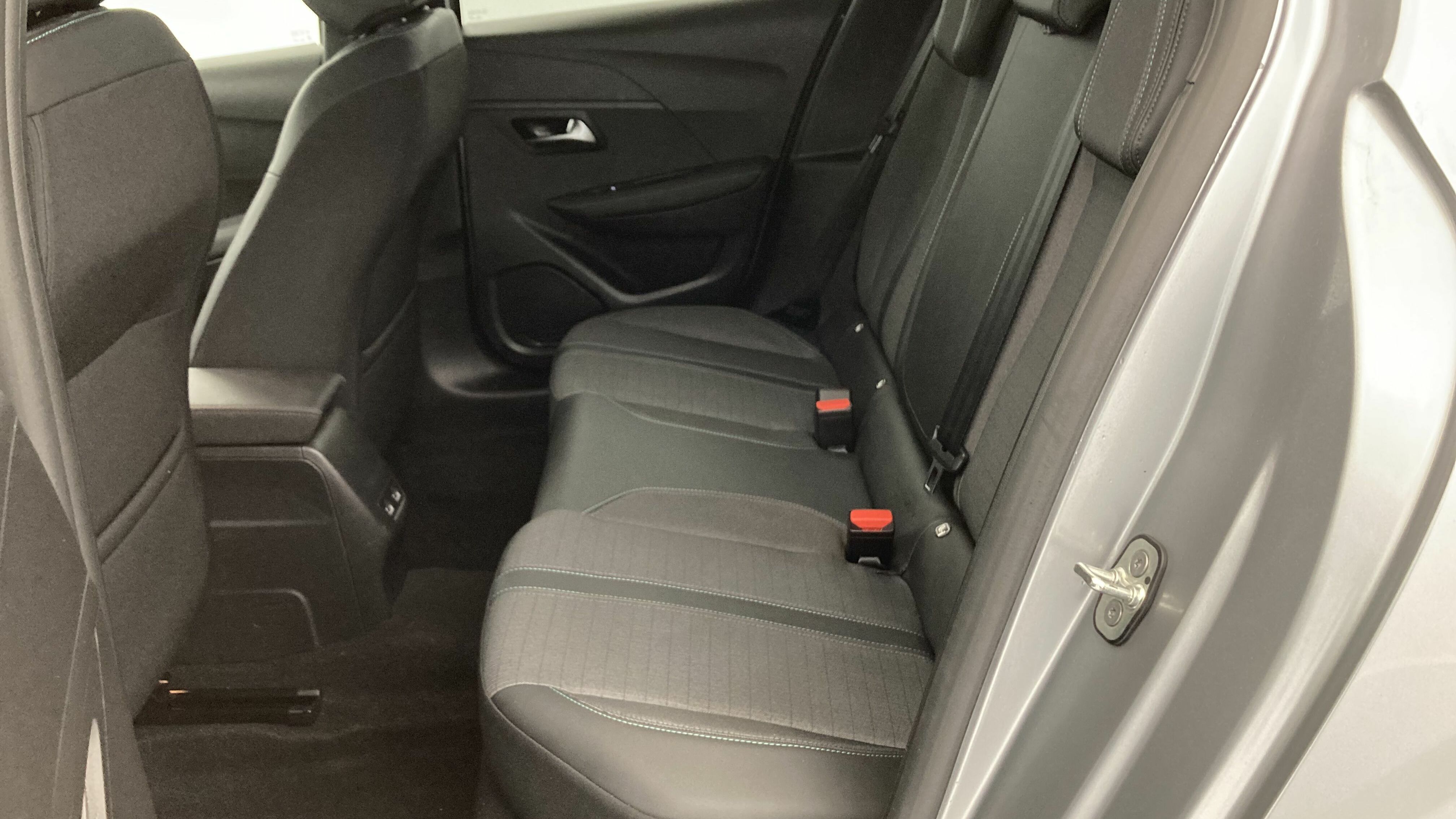 peugeot 208 allure 1.2 PURETECH 100 2023 gris artense 17