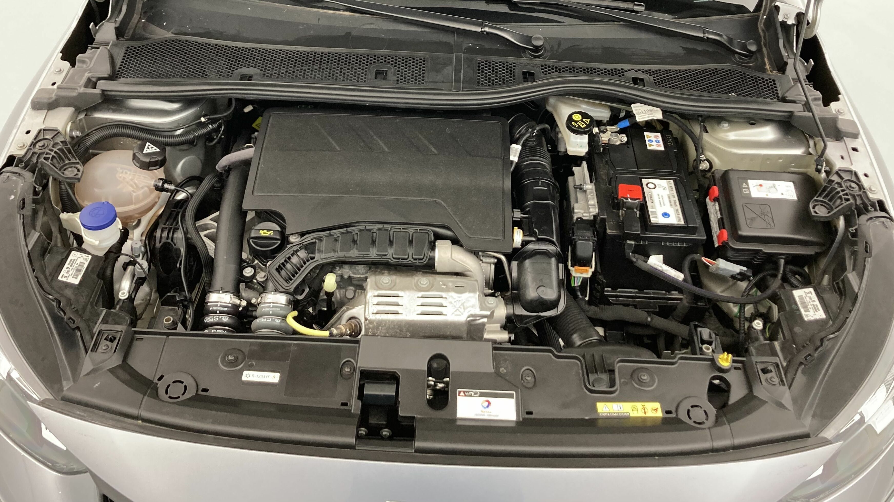 peugeot 208 allure 1.2 PURETECH 100 2023 gris artense 19