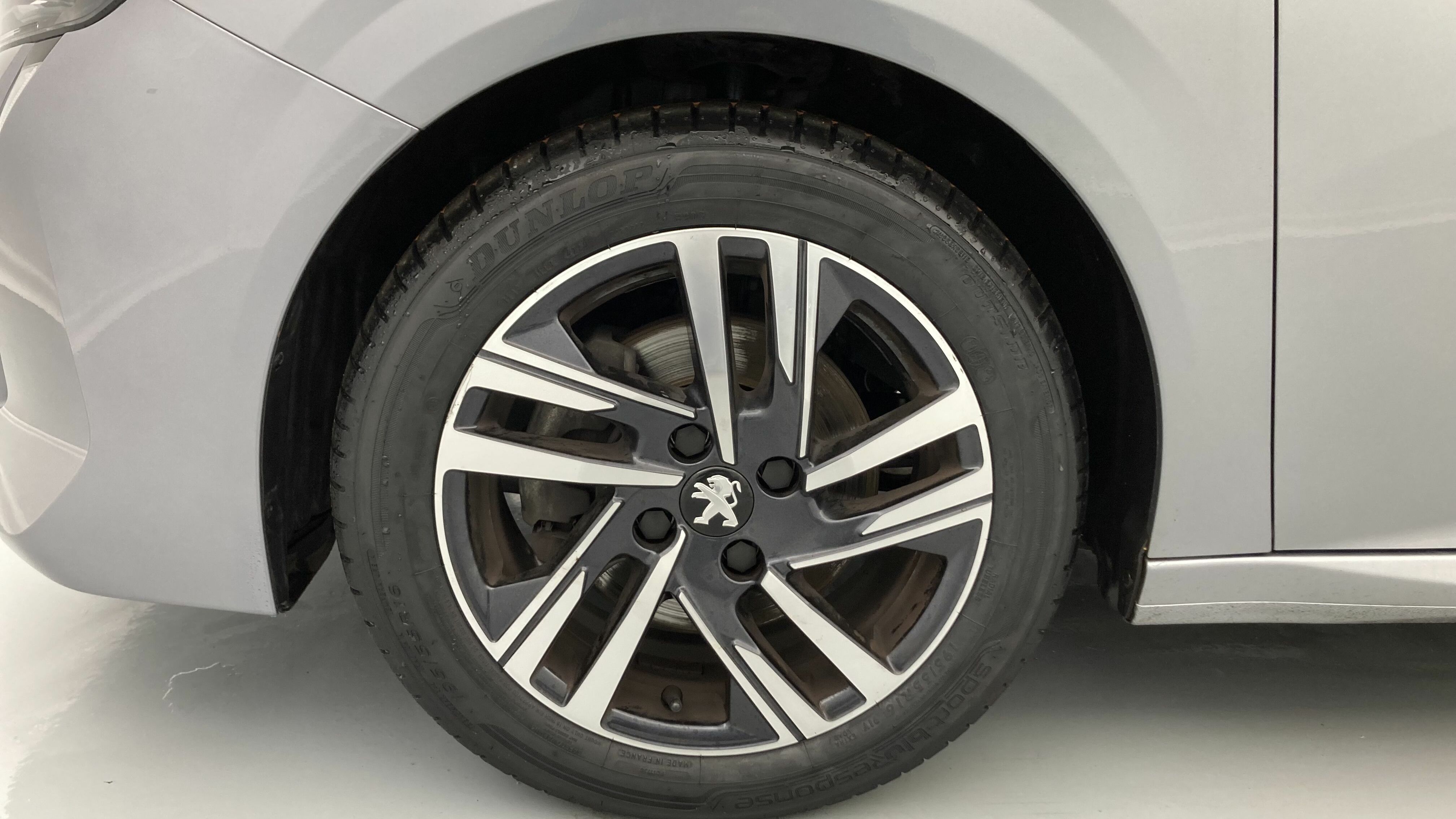 peugeot 208 allure 1.2 PURETECH 100 2023 gris artense 21