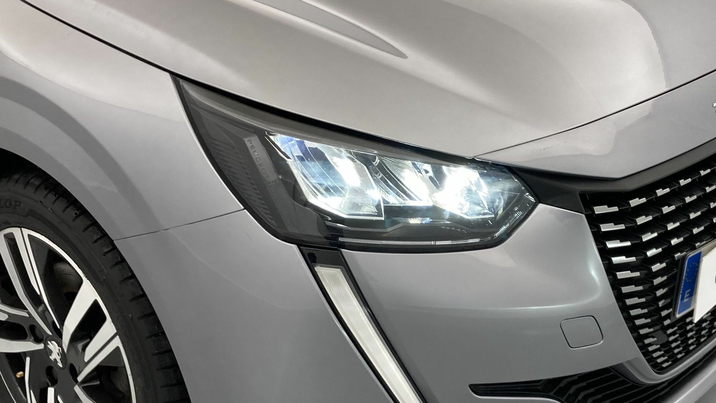 peugeot 208 allure 1.2 PURETECH 100 2023 gris artense 23