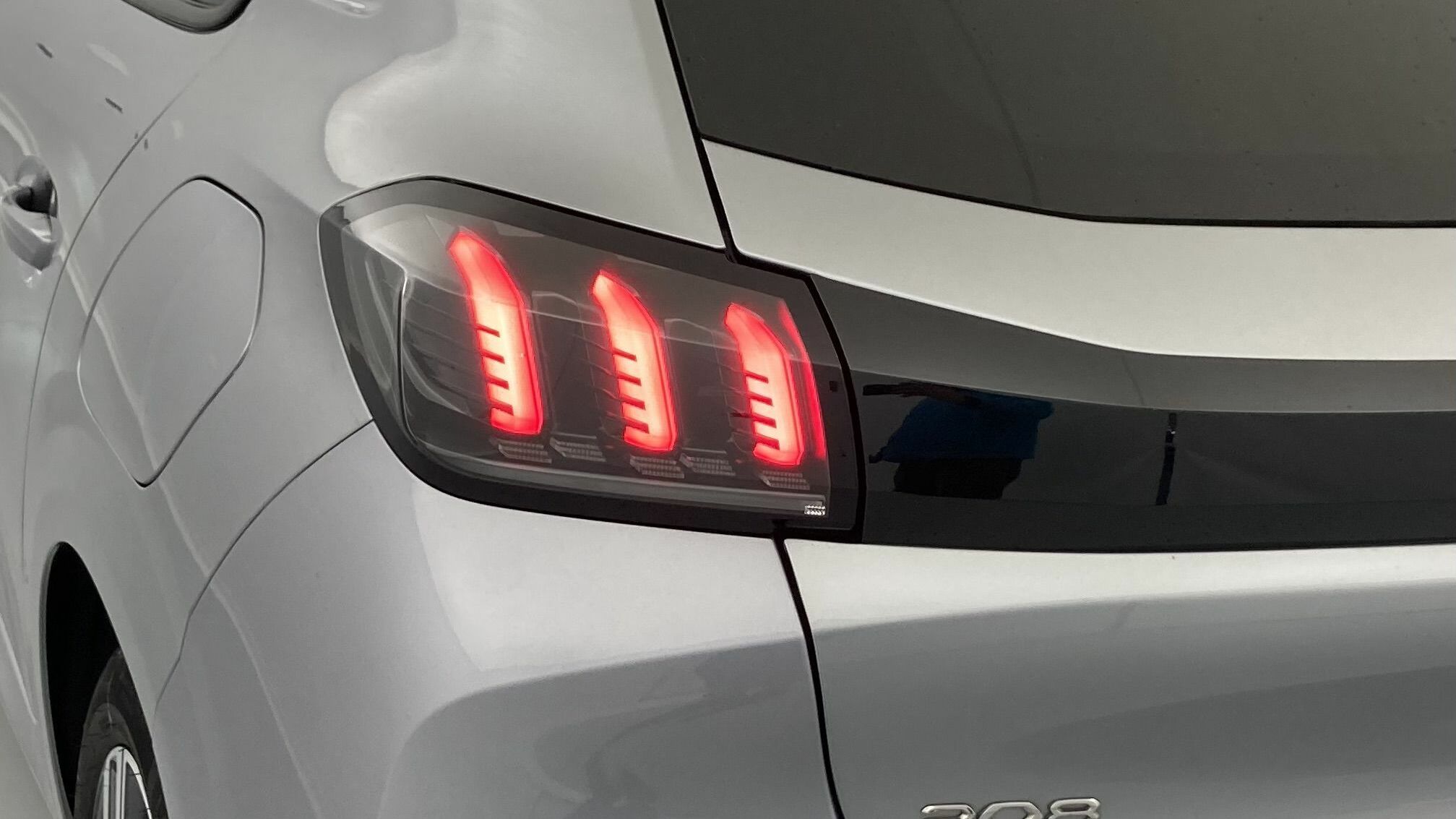 peugeot 208 allure 1.2 PURETECH 100 2023 gris artense 24