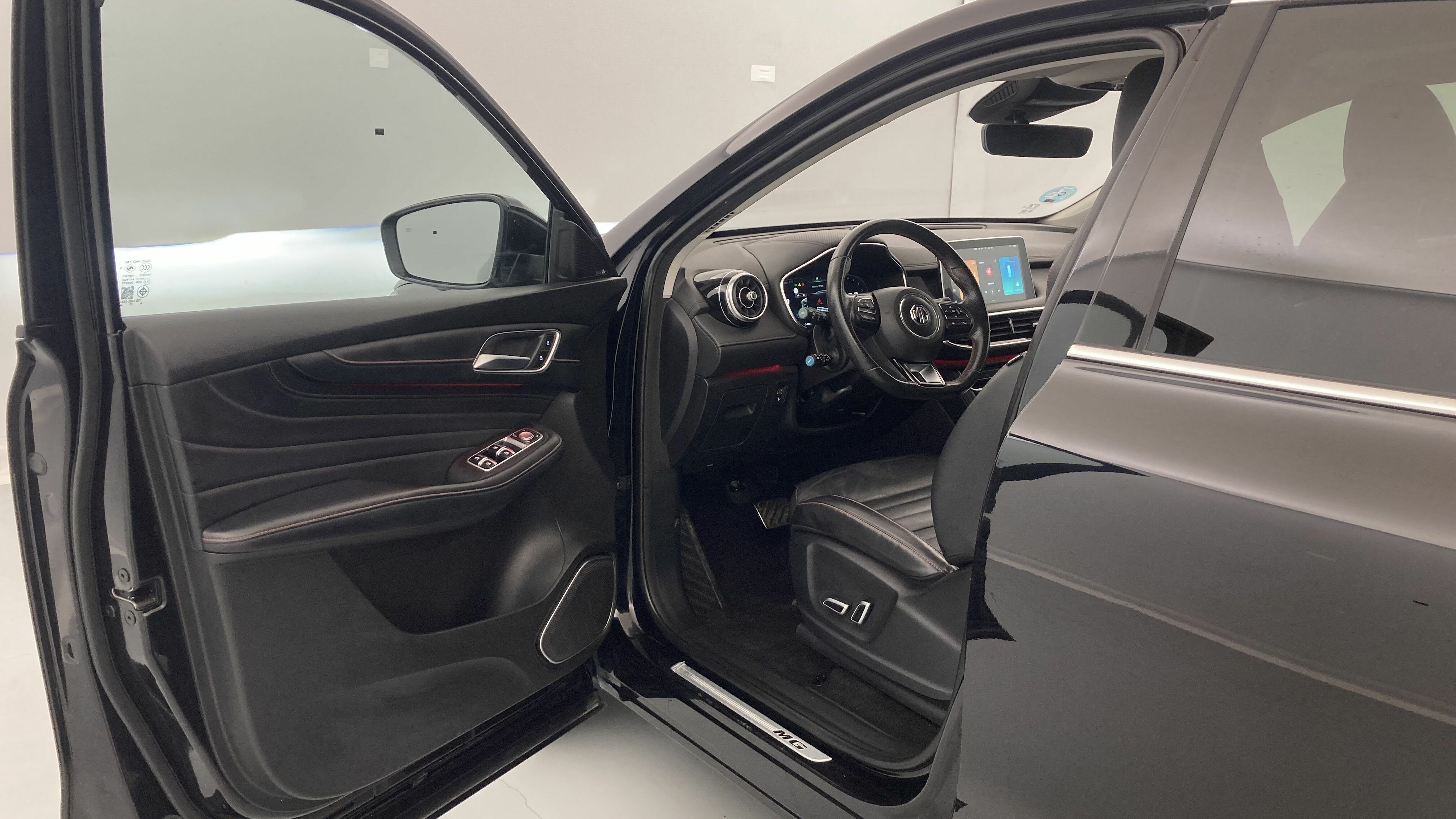 mg hs luxury 1.5 T-GDI 162 AT 2023 pebble black 12