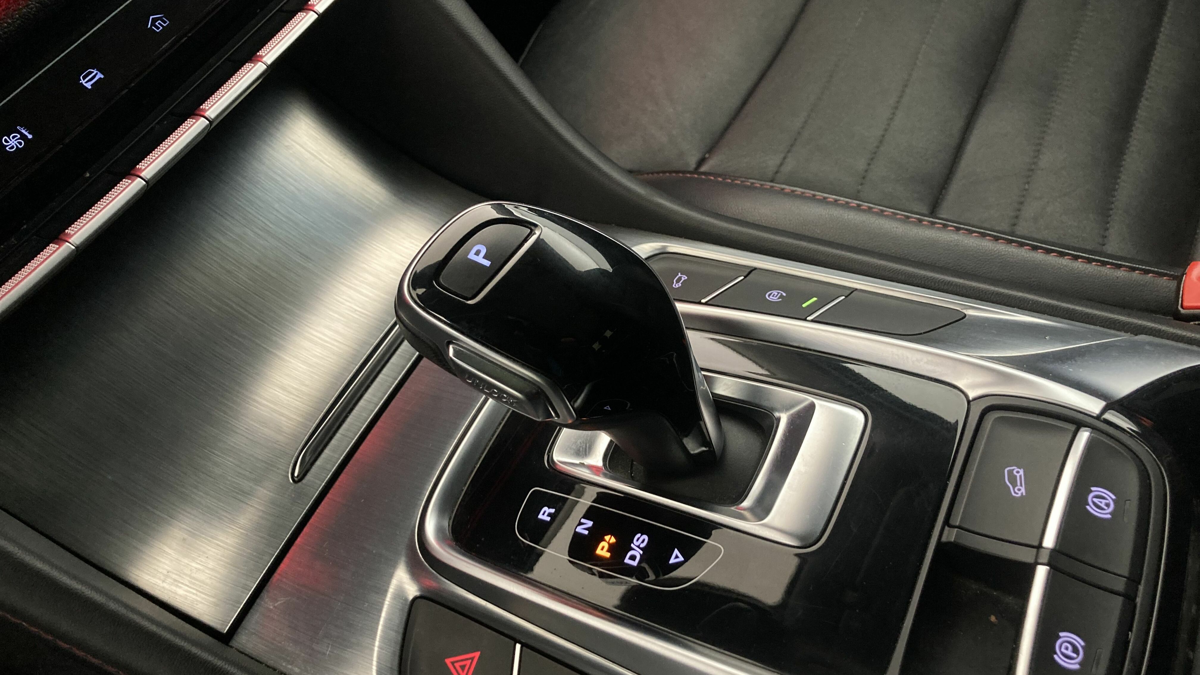 mg hs luxury 1.5 T-GDI 162 AT 2023 pebble black 19