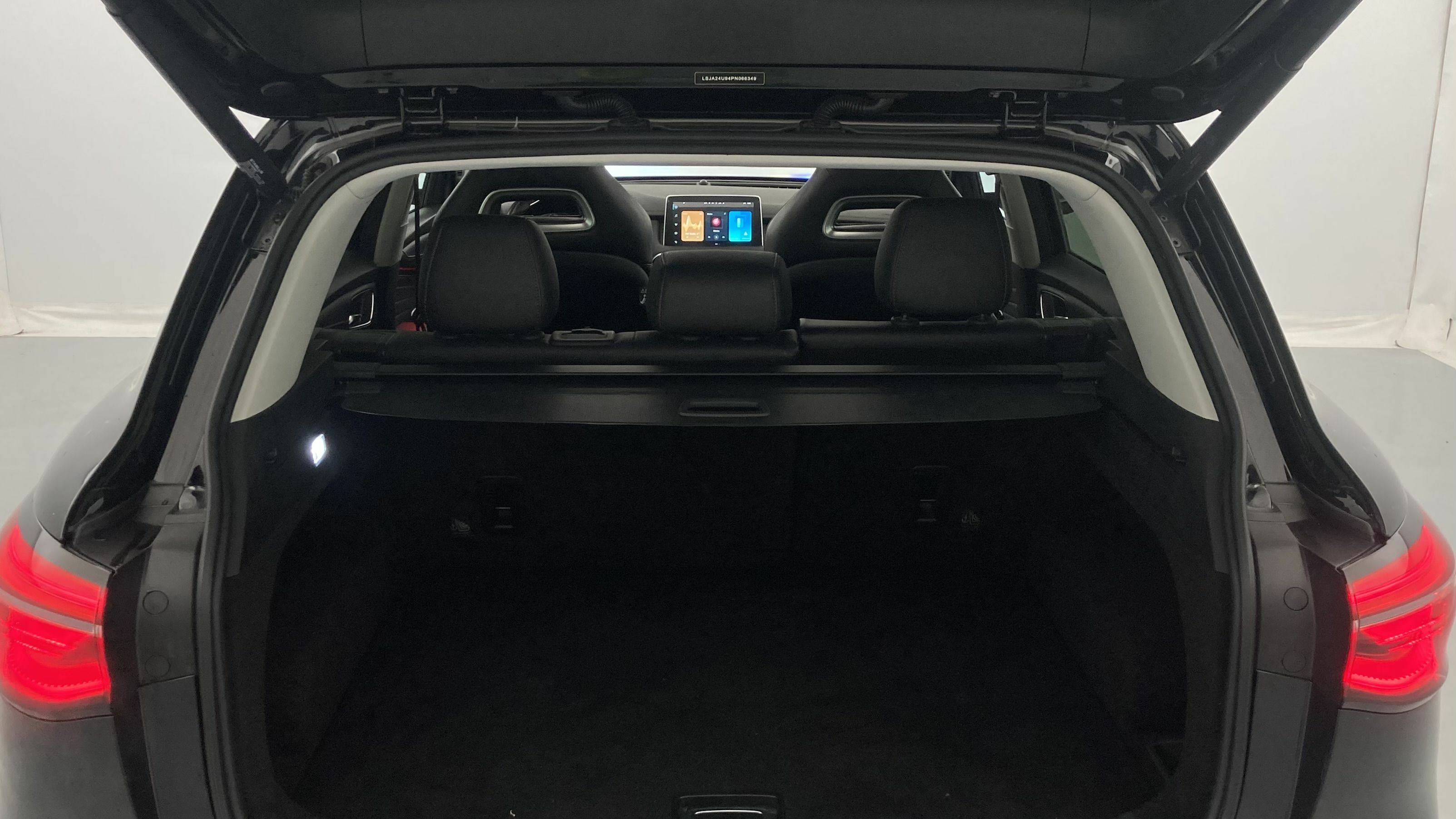 mg hs luxury 1.5 T-GDI 162 AT 2023 pebble black 23