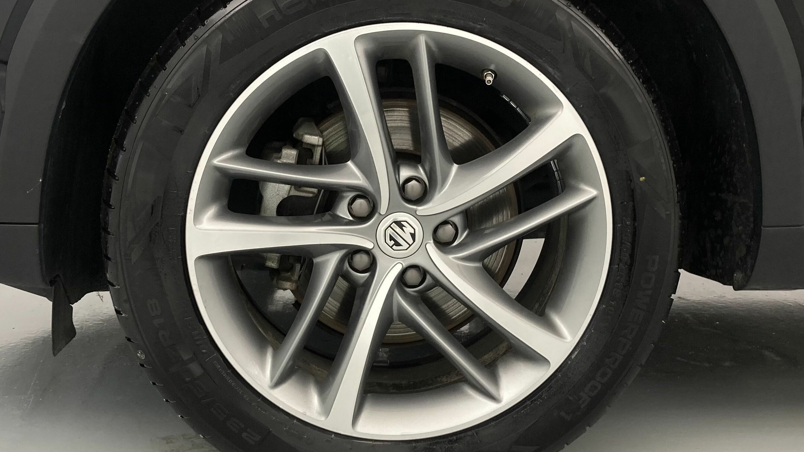 mg hs luxury 1.5 T-GDI 162 AT 2023 pebble black 26