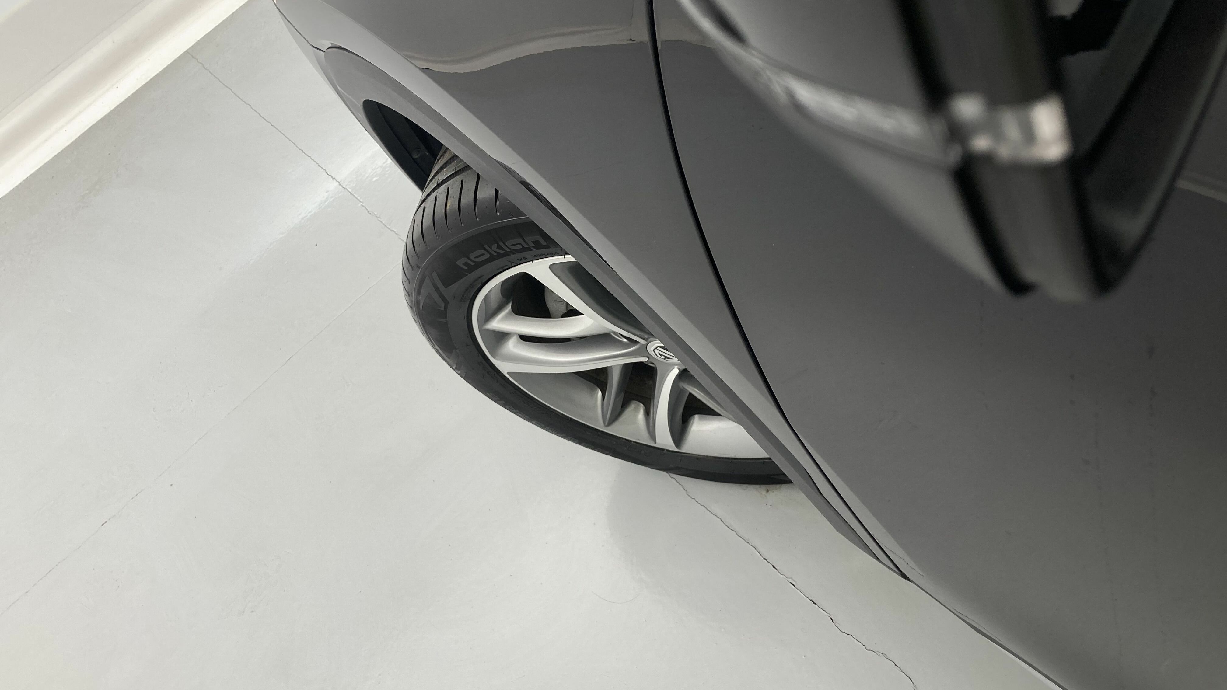 mg hs luxury 1.5 T-GDI 162 AT 2023 pebble black 27