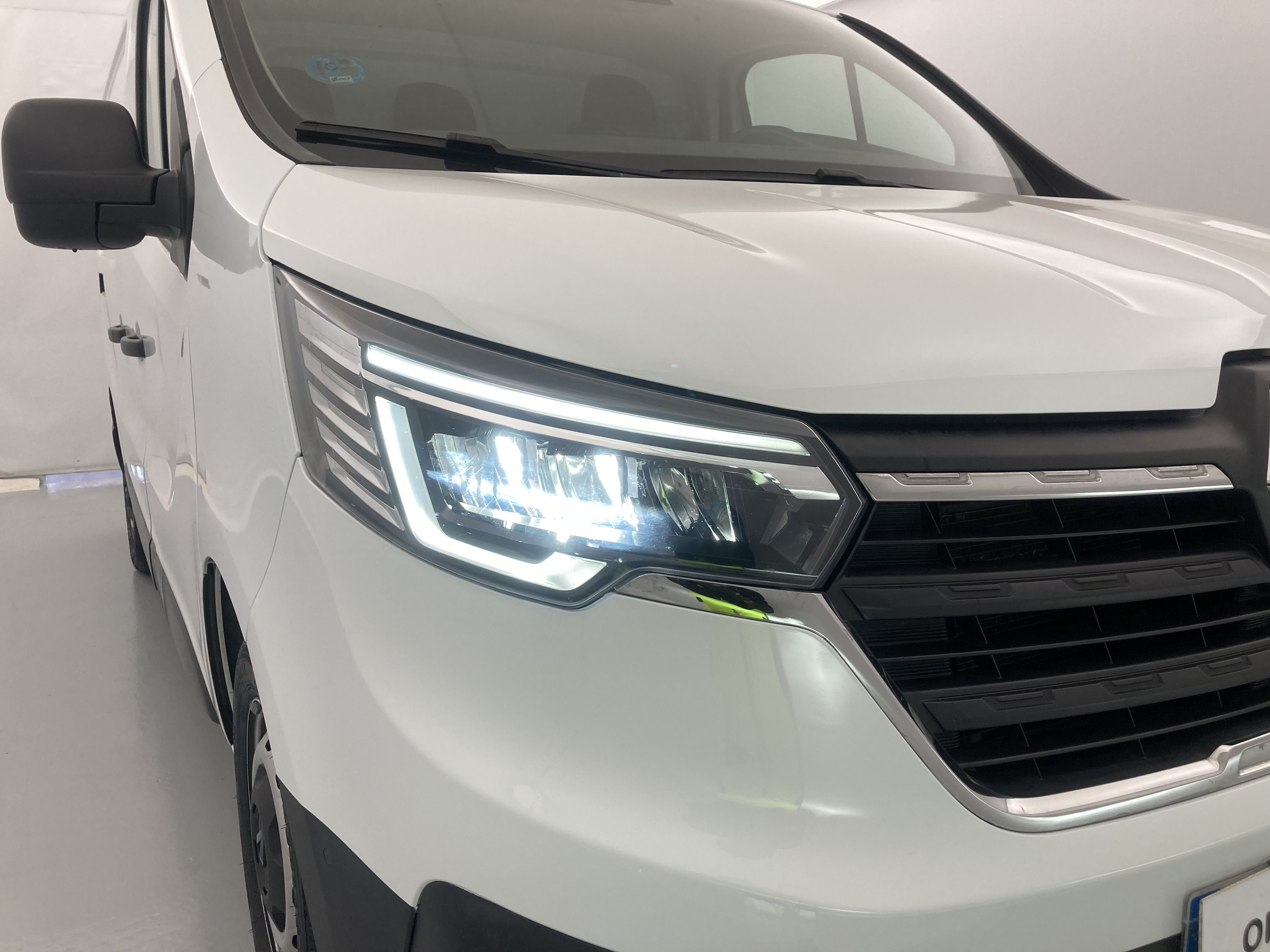 renault trafic furgon l1h1 2.0 BLUEDCI 130 2023 blanco glaciar 14