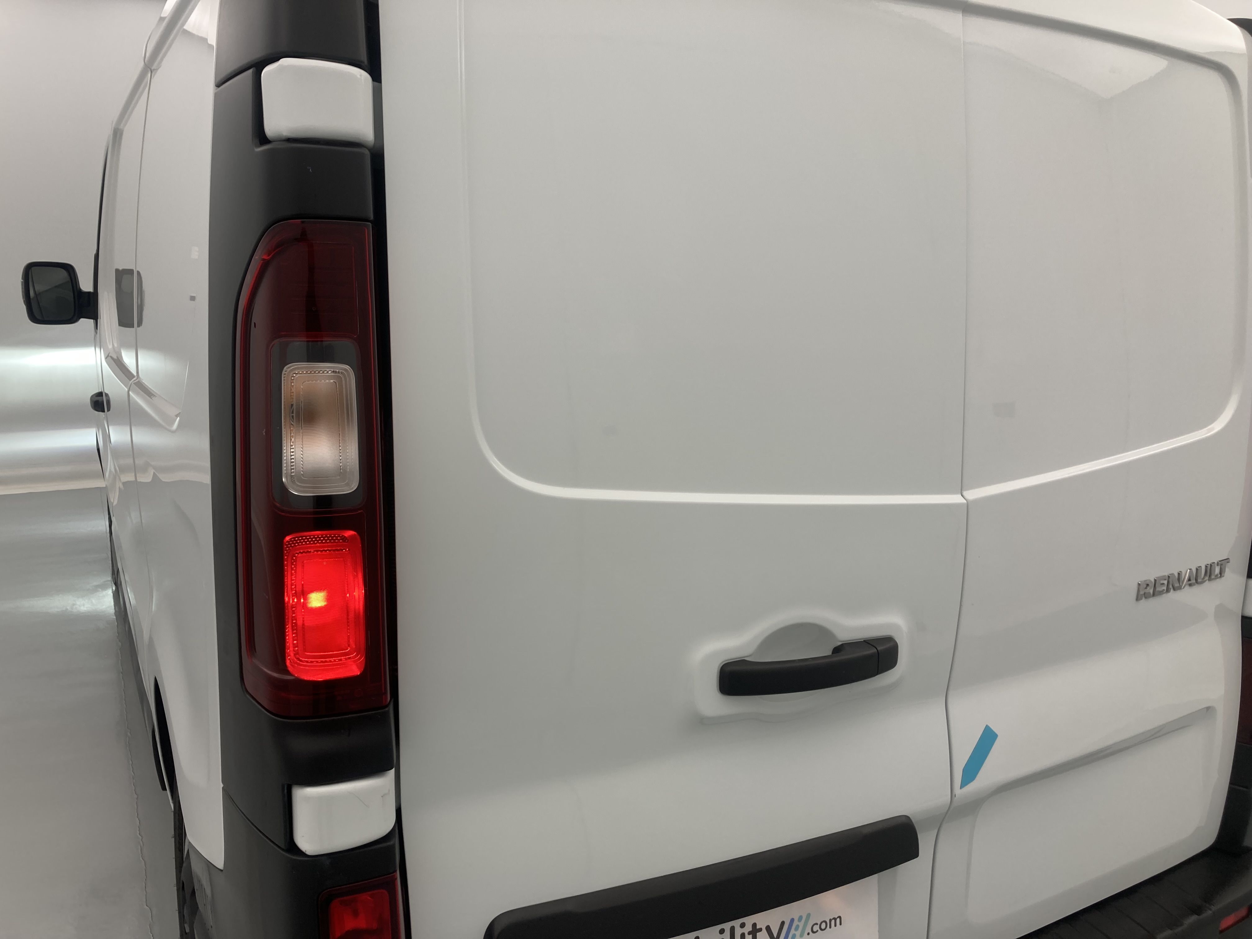 renault trafic furgon l1h1 2.0 BLUEDCI 130 2023 blanco glaciar 15