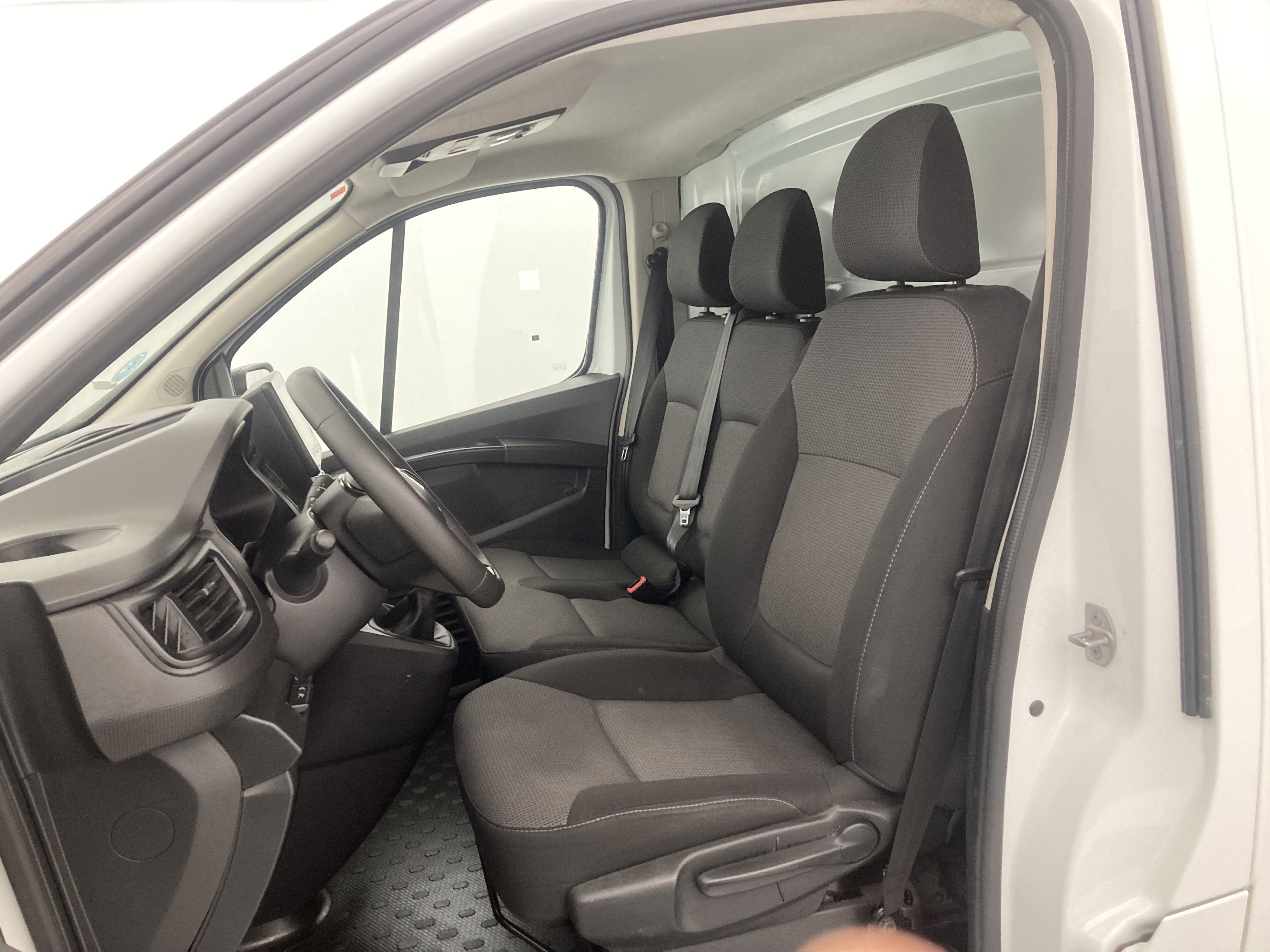 renault trafic furgon l1h1 2.0 BLUEDCI 130 2023 blanco glaciar 16