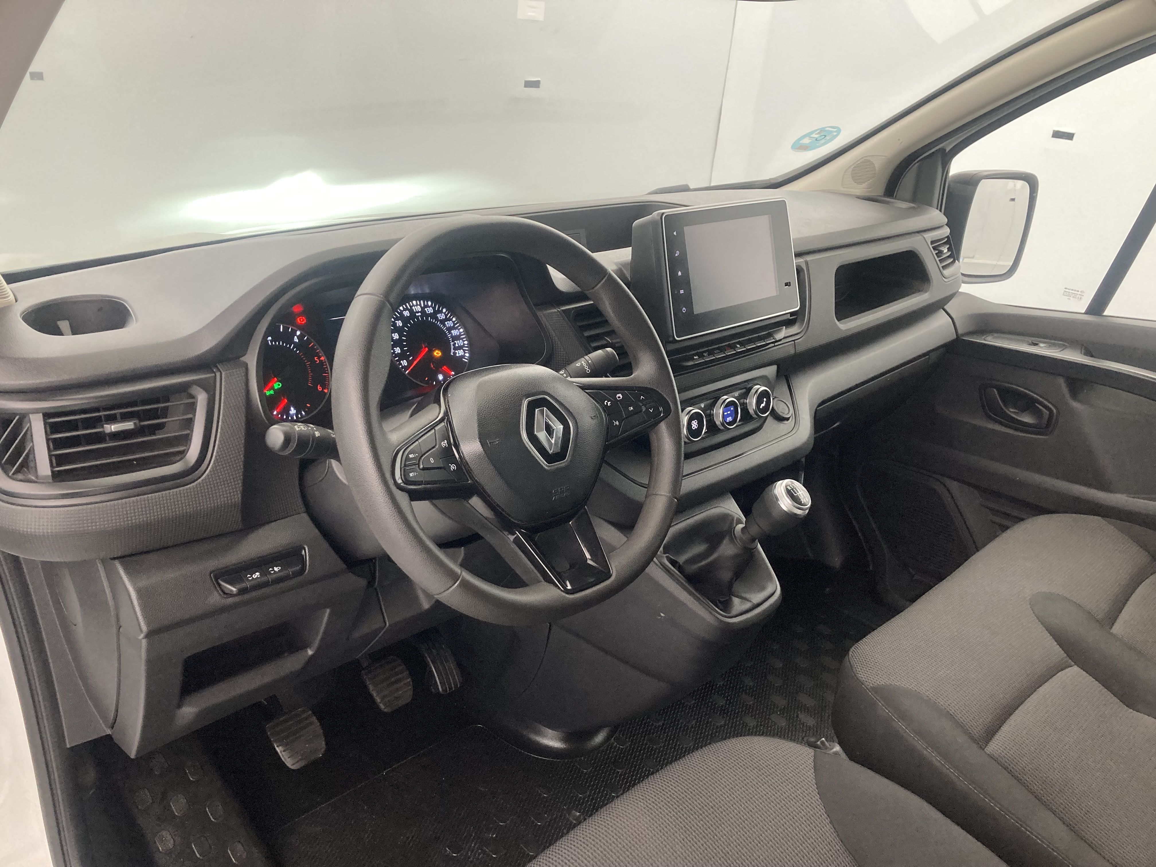 renault trafic furgon l1h1 2.0 BLUEDCI 130 2023 blanco glaciar 17