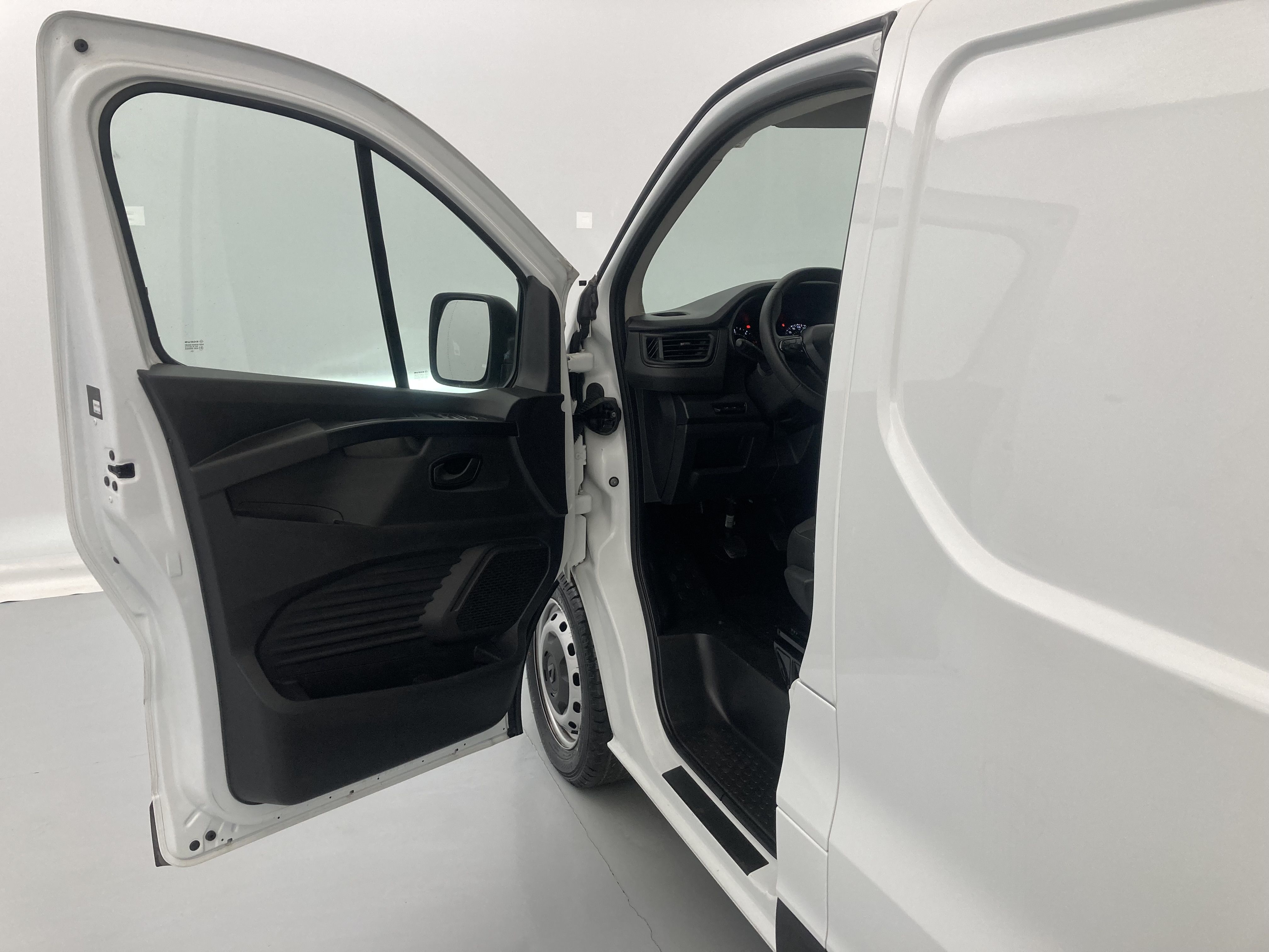 renault trafic furgon l1h1 2.0 BLUEDCI 130 2023 blanco glaciar 18