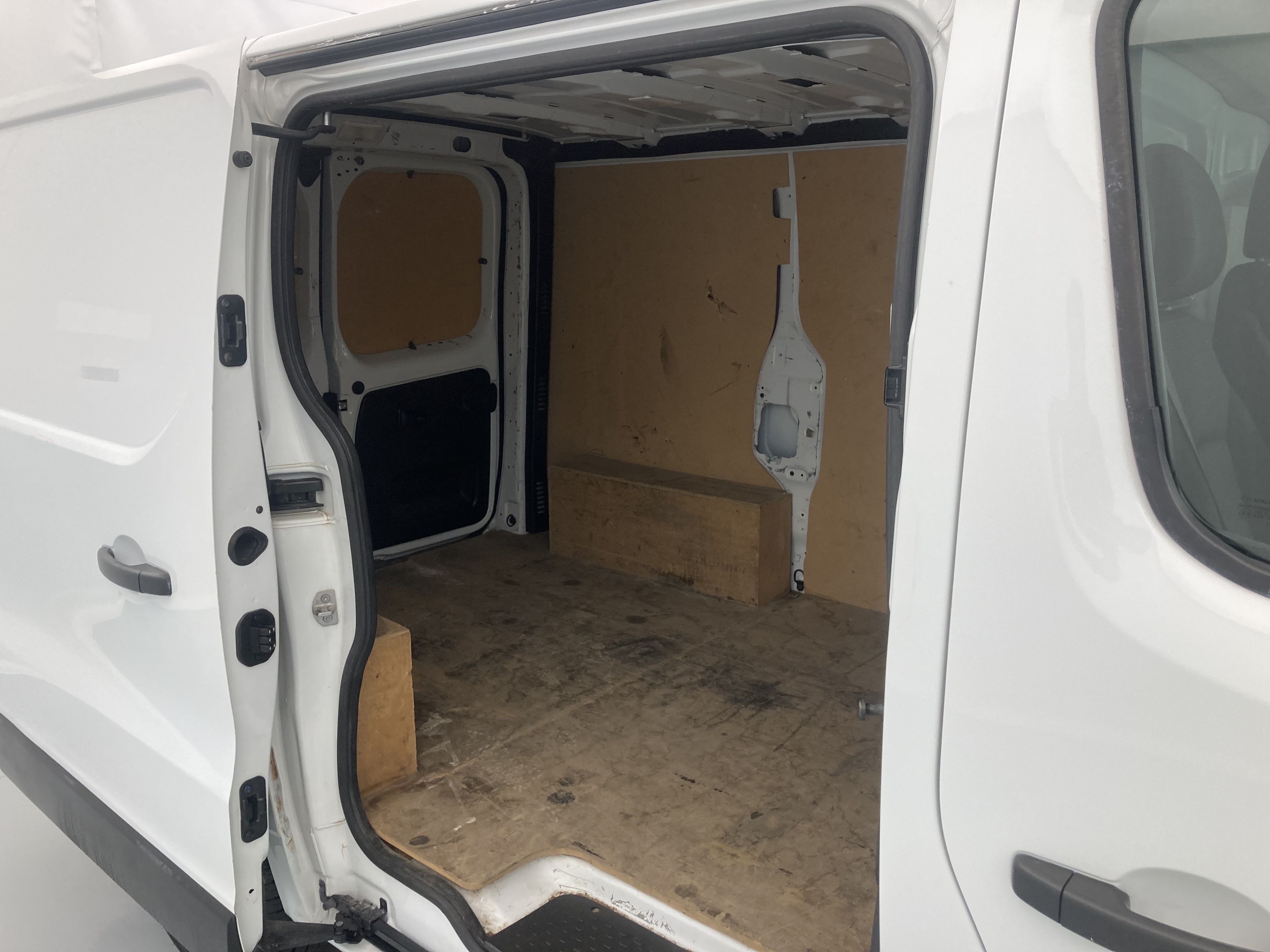 renault trafic furgon l1h1 2.0 BLUEDCI 130 2023 blanco glaciar 20