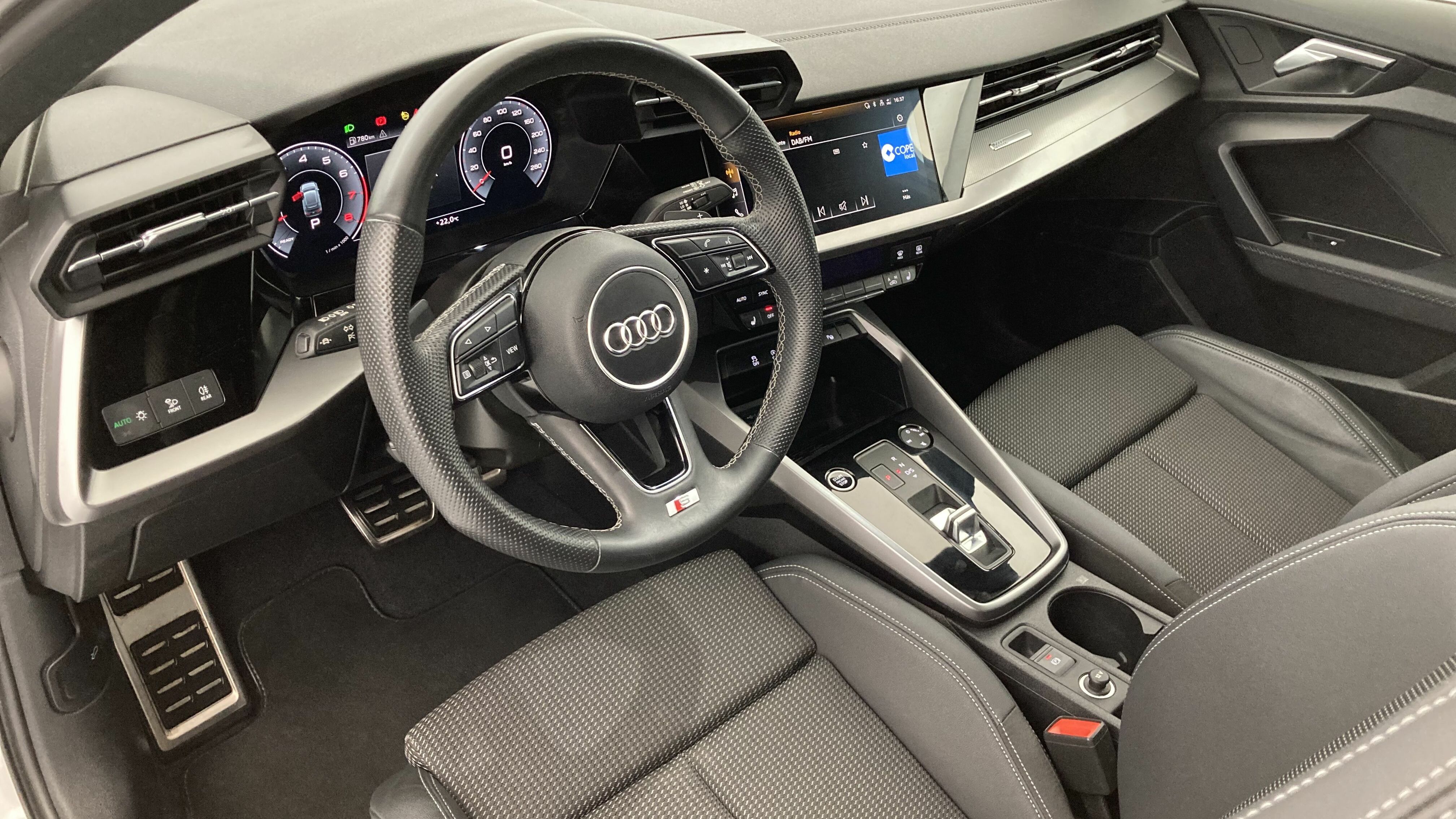 audi a3 sportback s line 35 TFSI 150 STRONIC 2023 gletscherweiss metallic 15