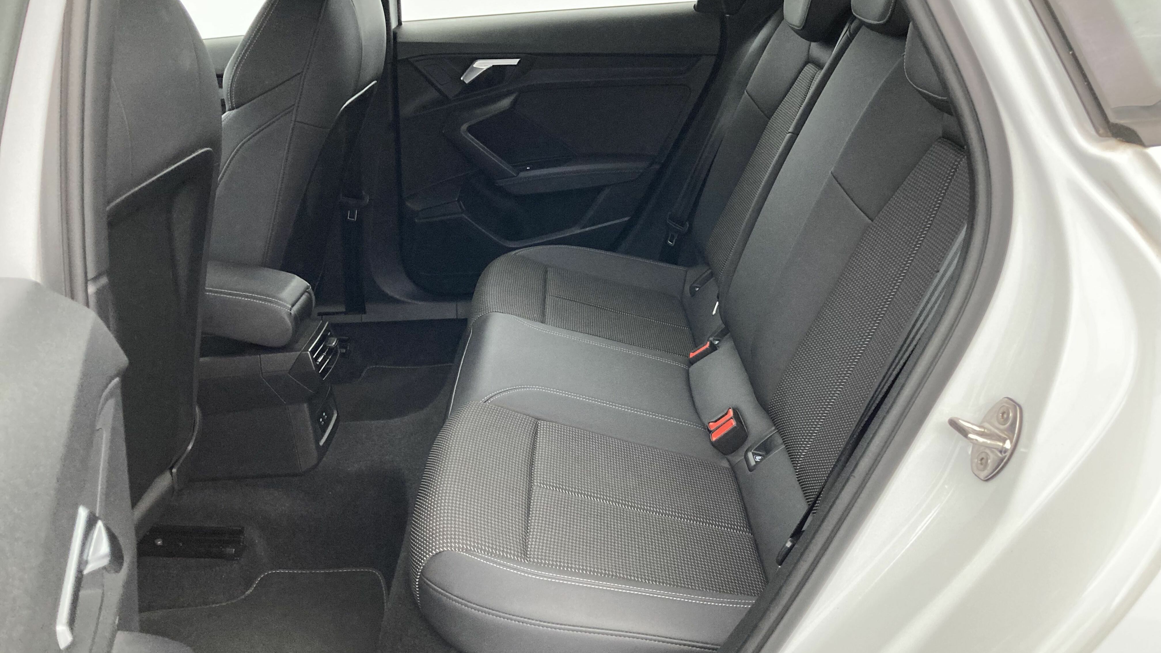 audi a3 sportback s line 35 TFSI 150 STRONIC 2023 gletscherweiss metallic 21