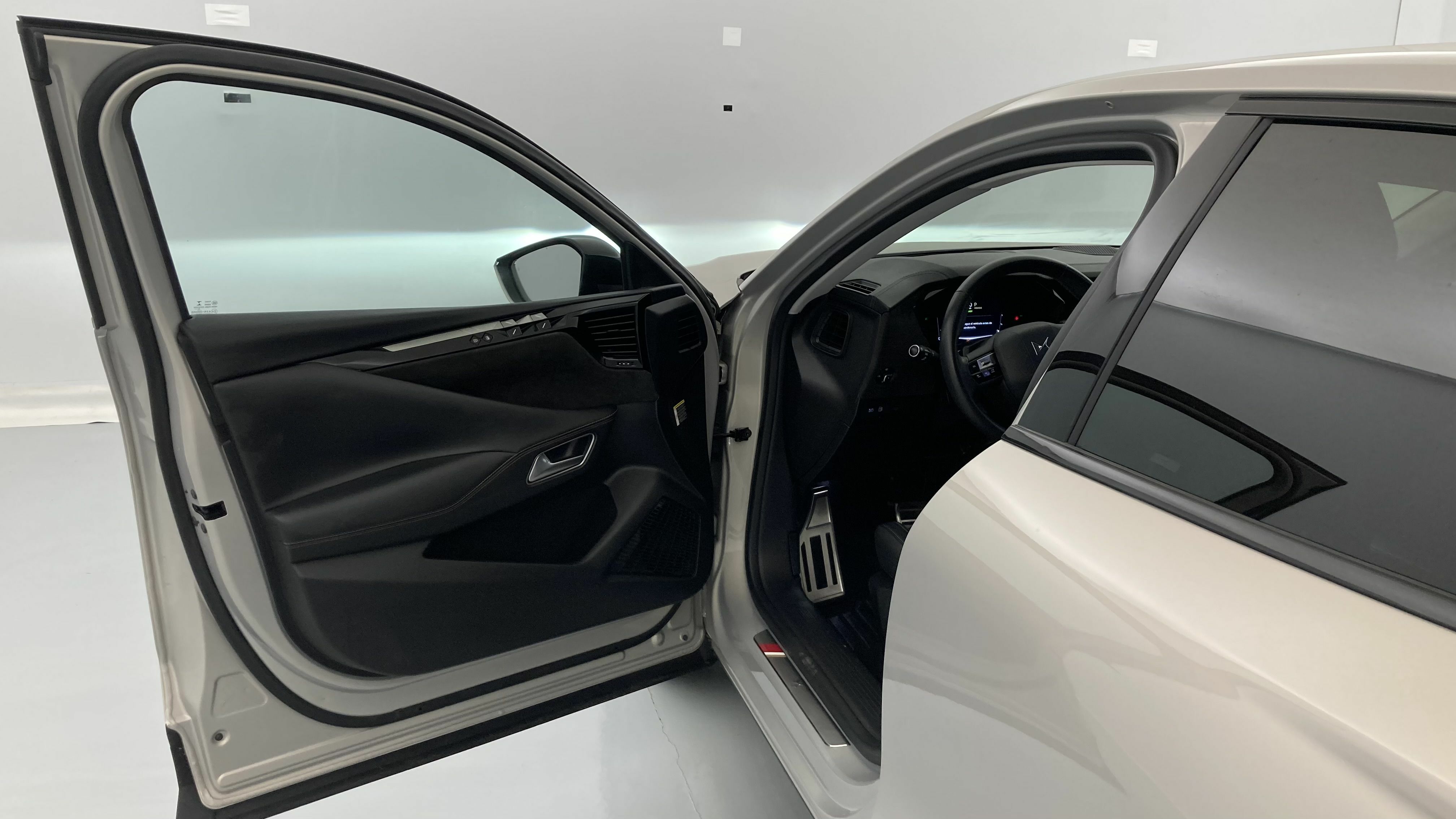 ds ds4 performance line + E-TENSE 225 CA 2023 crystal pearl 12