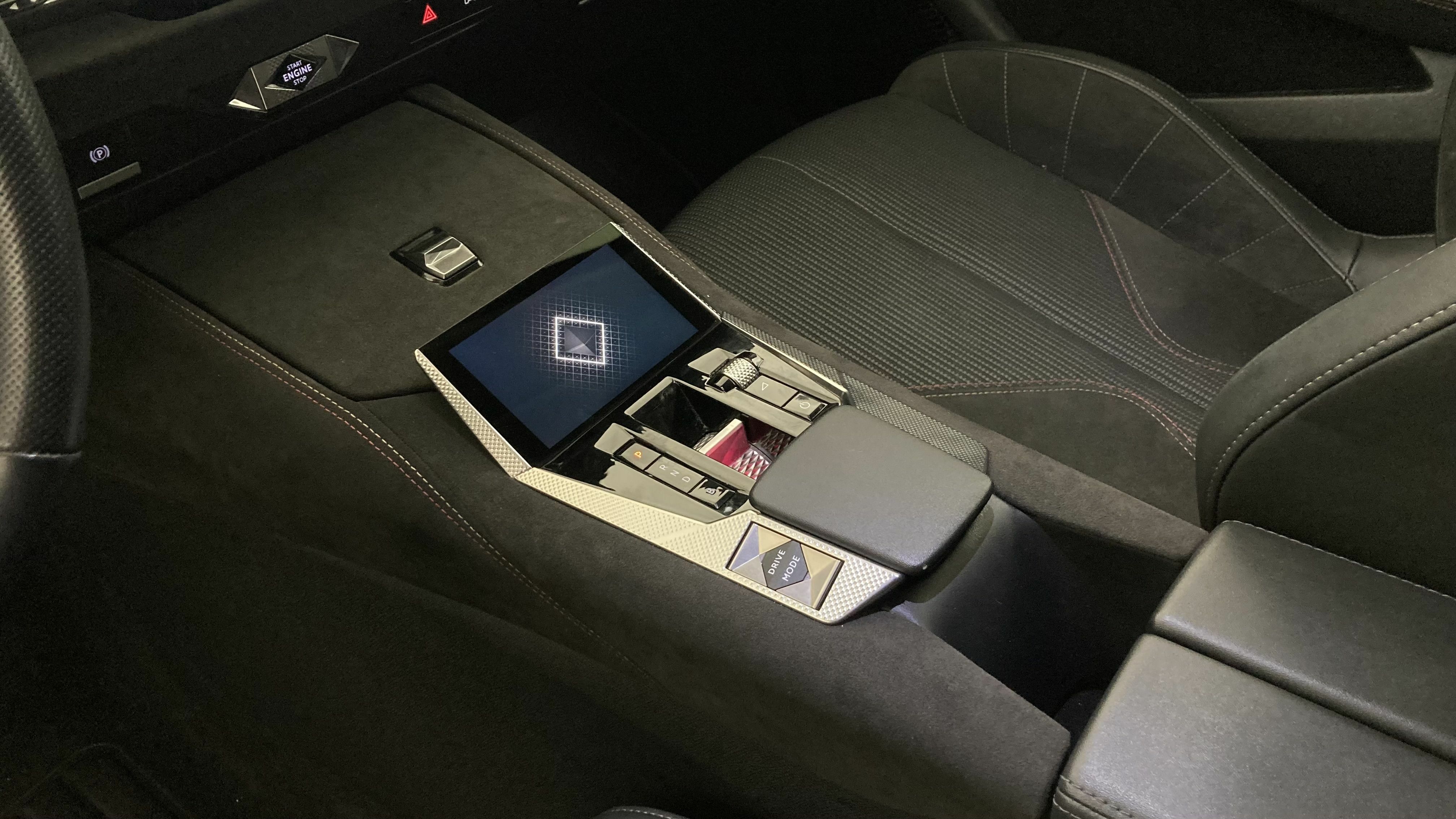 ds ds4 performance line + E-TENSE 225 CA 2023 crystal pearl 19