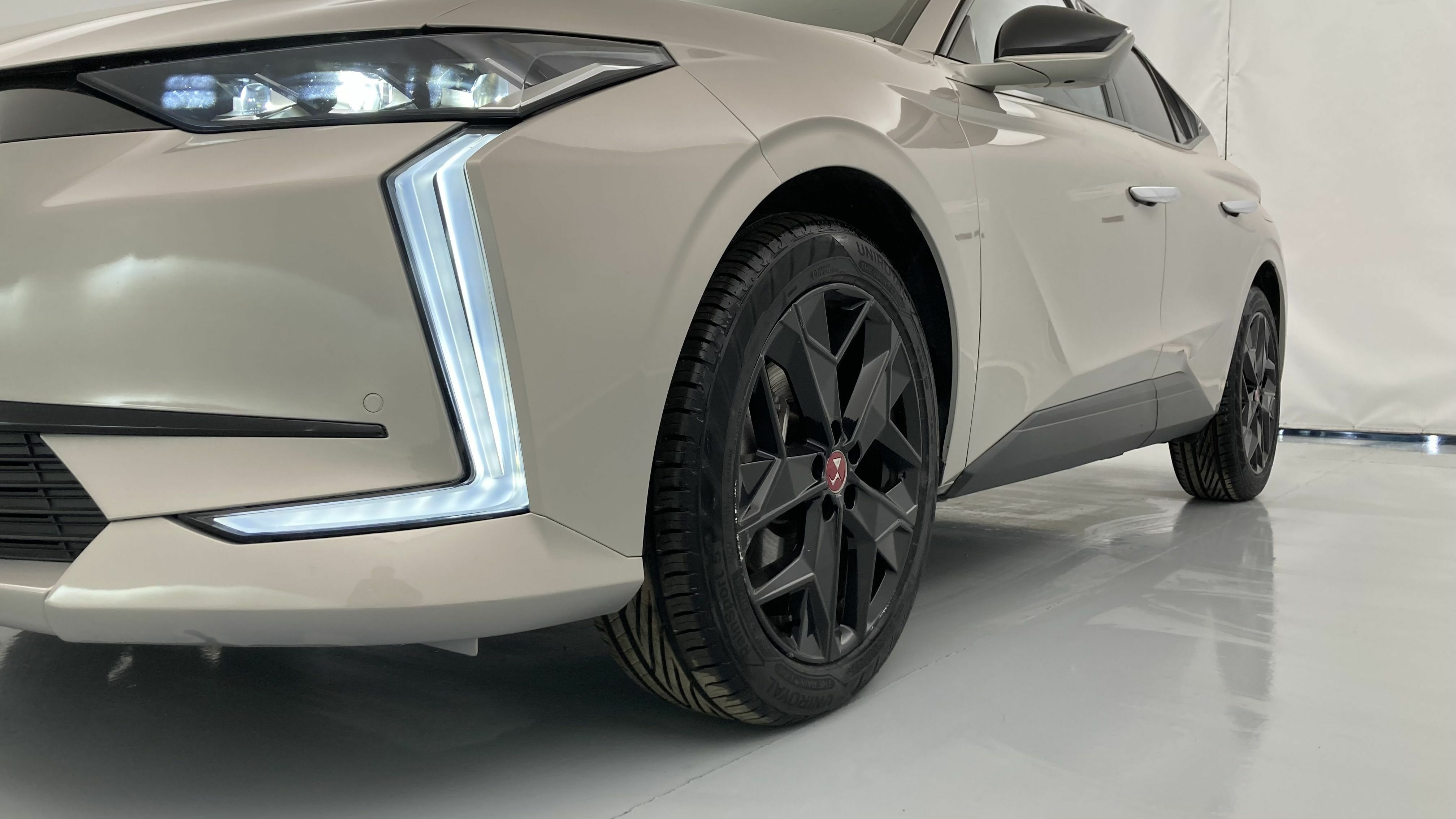 ds ds4 performance line + E-TENSE 225 CA 2023 crystal pearl 25
