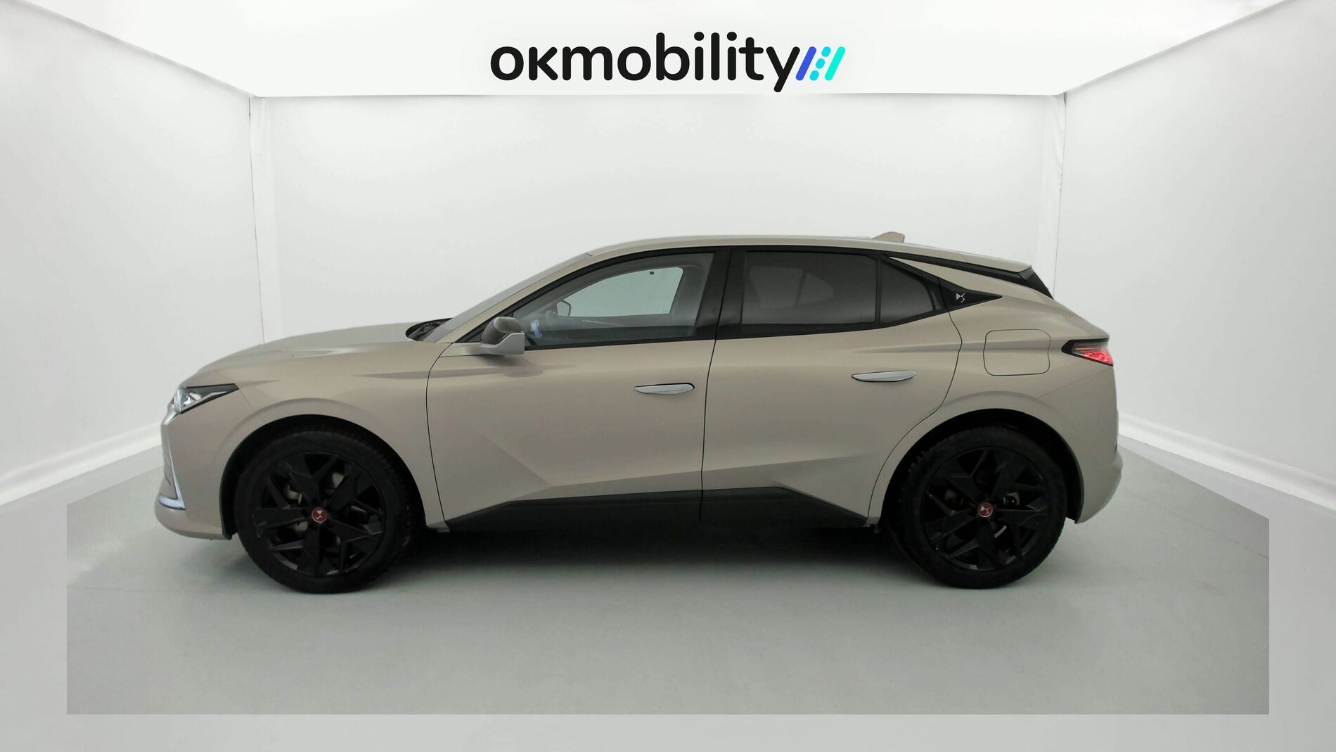 ds ds4 performance line + E-TENSE 225 CA 2023 crystal pearl 5