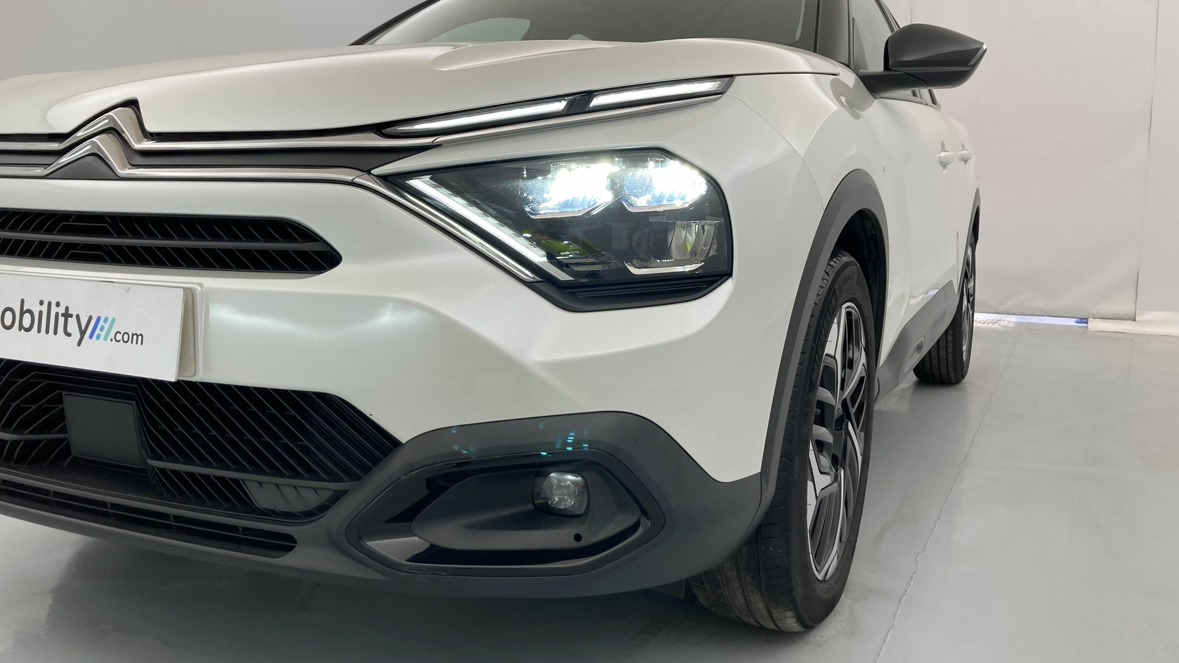 citroen c4 feel pack 1.2 PURETECH 130 2023 gris acero 26