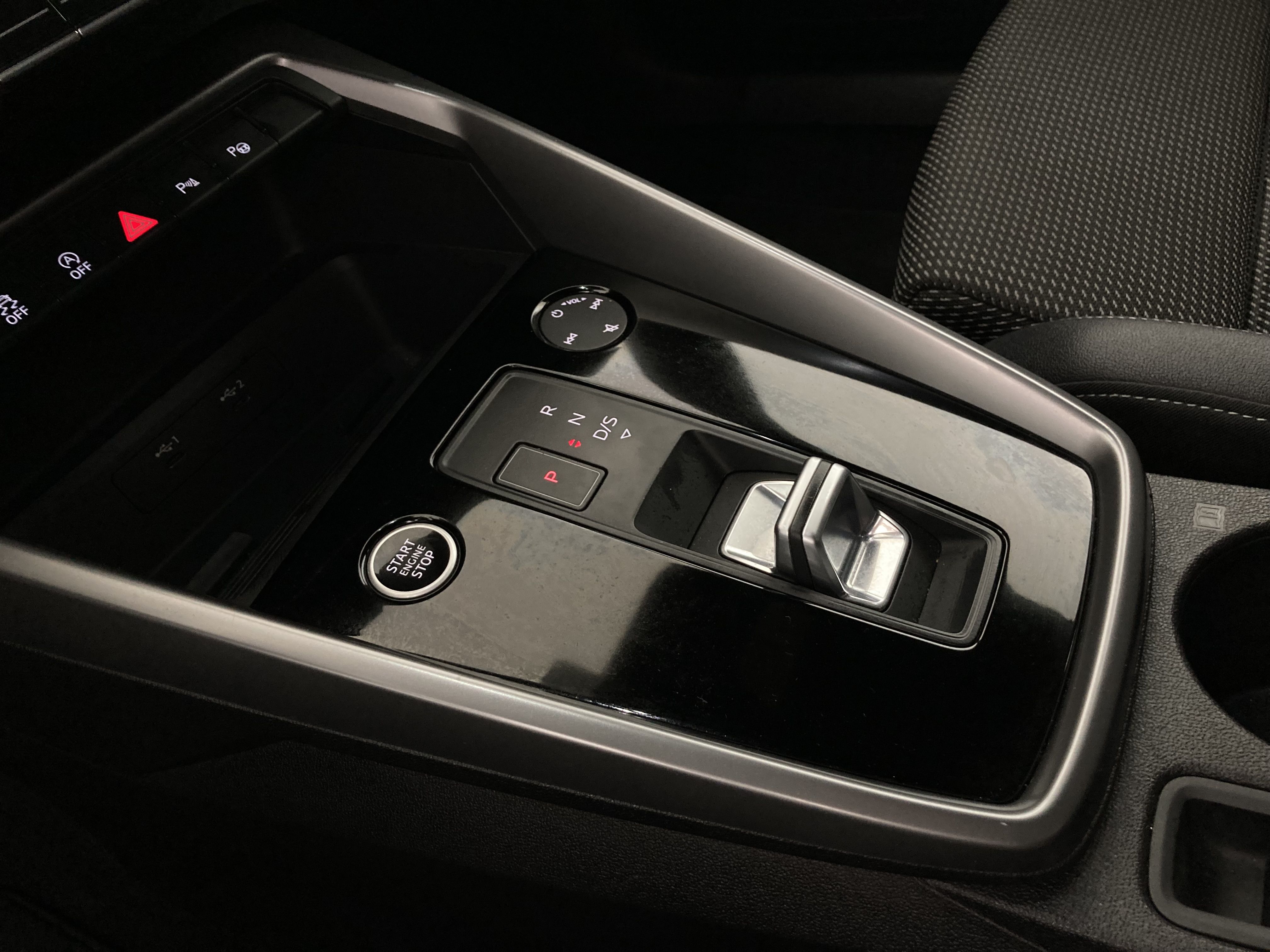 audi a3 sportback s line 35 TFSI 150 STRONIC 2024 gletscherweiss metallic 18