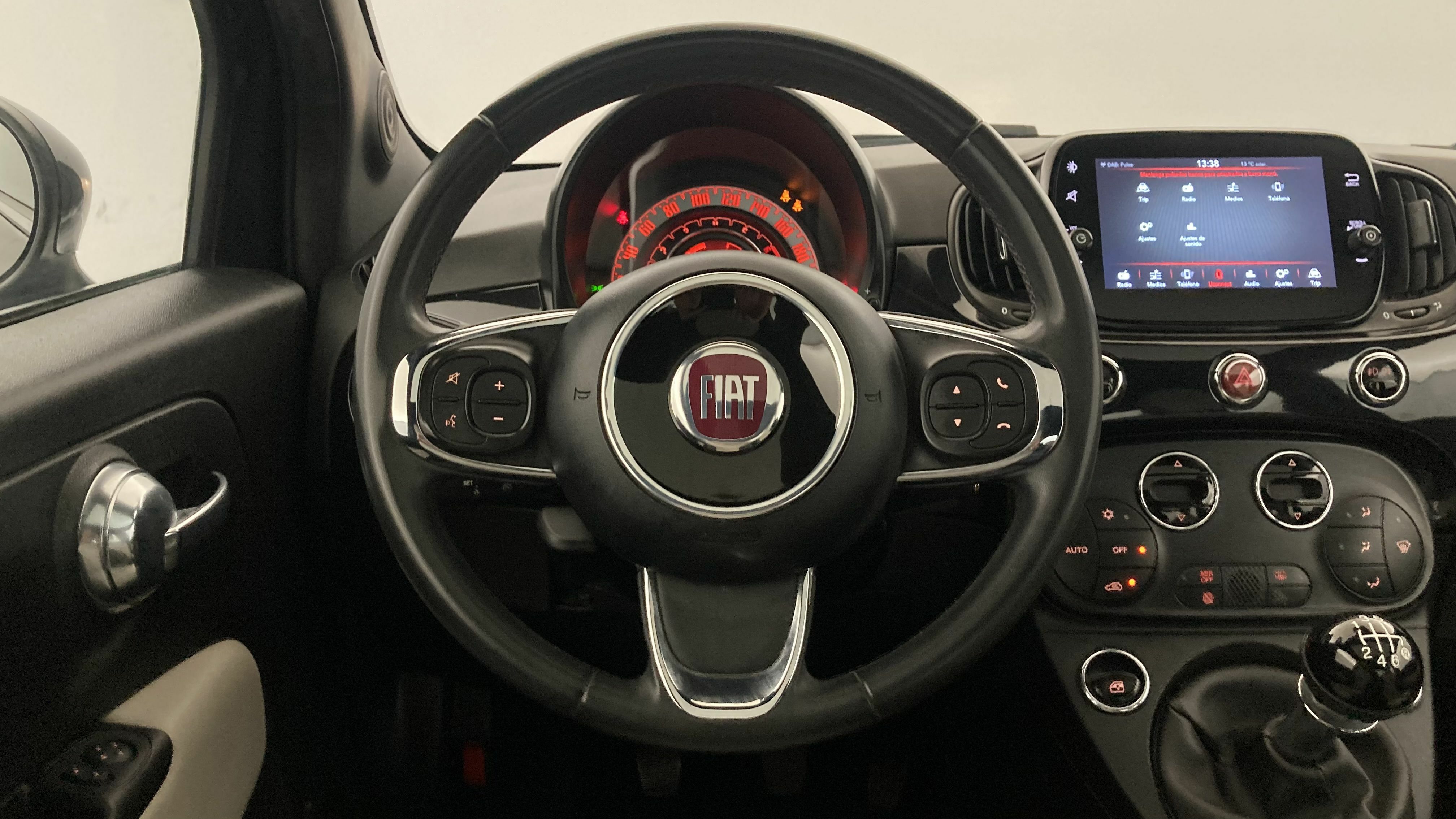 fiat 500 dolcevita 1.0 HYBRID 70 MHEV 2023 negro vesuvio 17