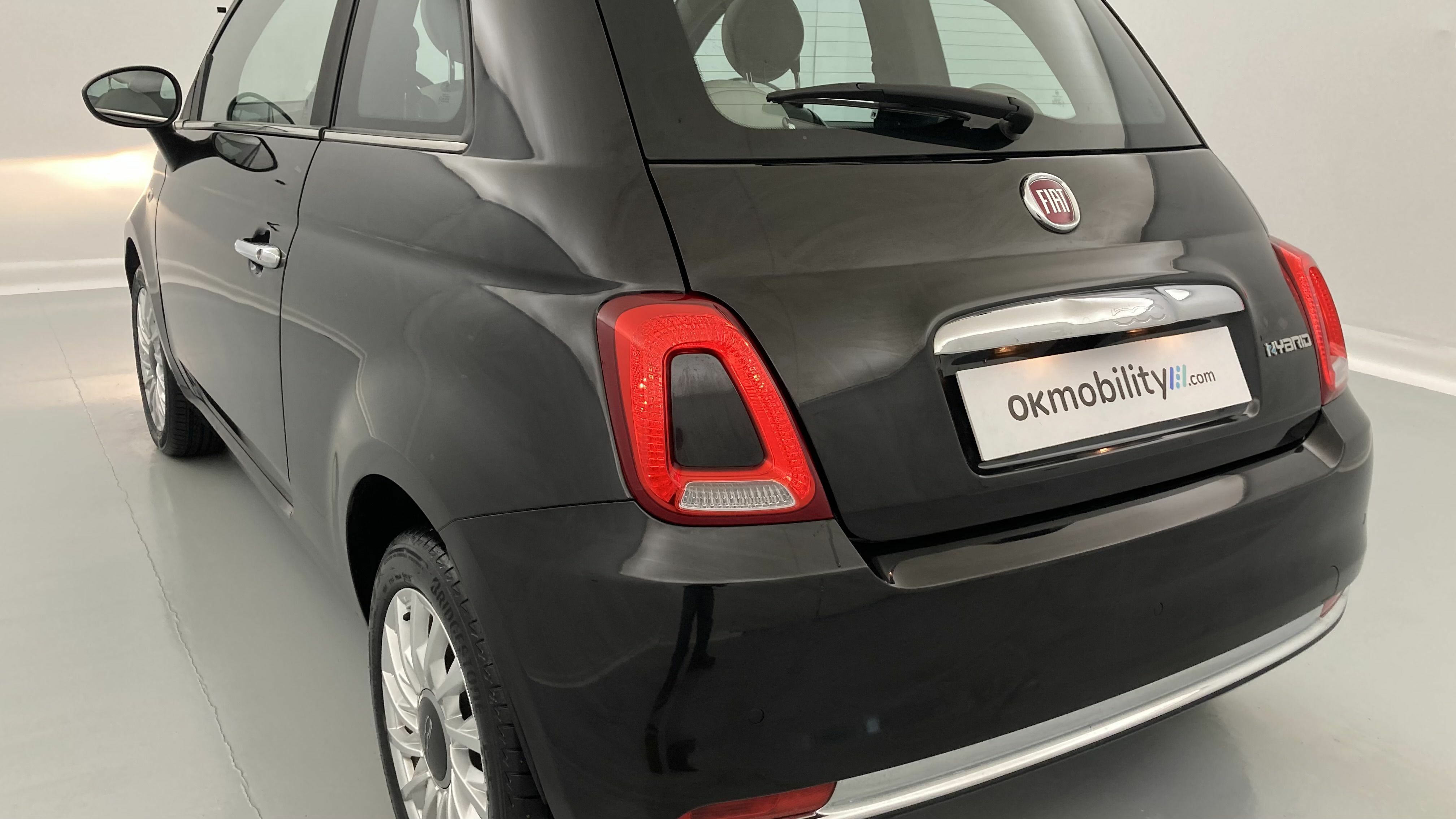 fiat 500 dolcevita 1.0 HYBRID 70 MHEV 2023 negro vesuvio 30