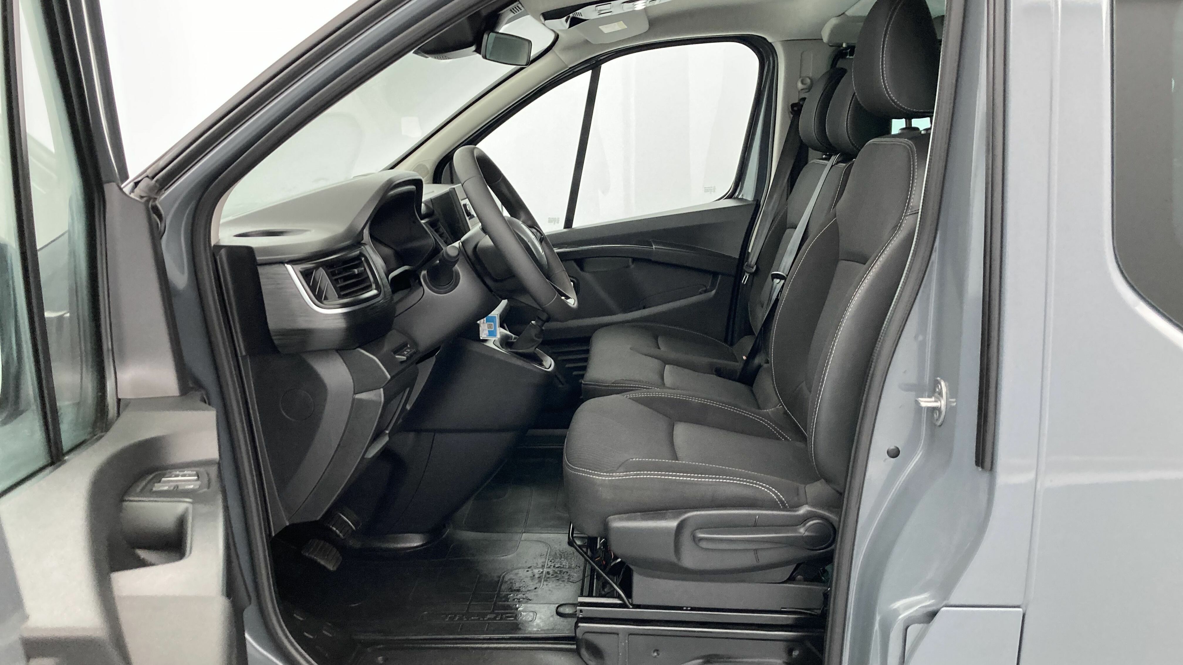 renault trafic combi zen 2.0 BLUEDCI 150 2023 stÄdtisches grau 14