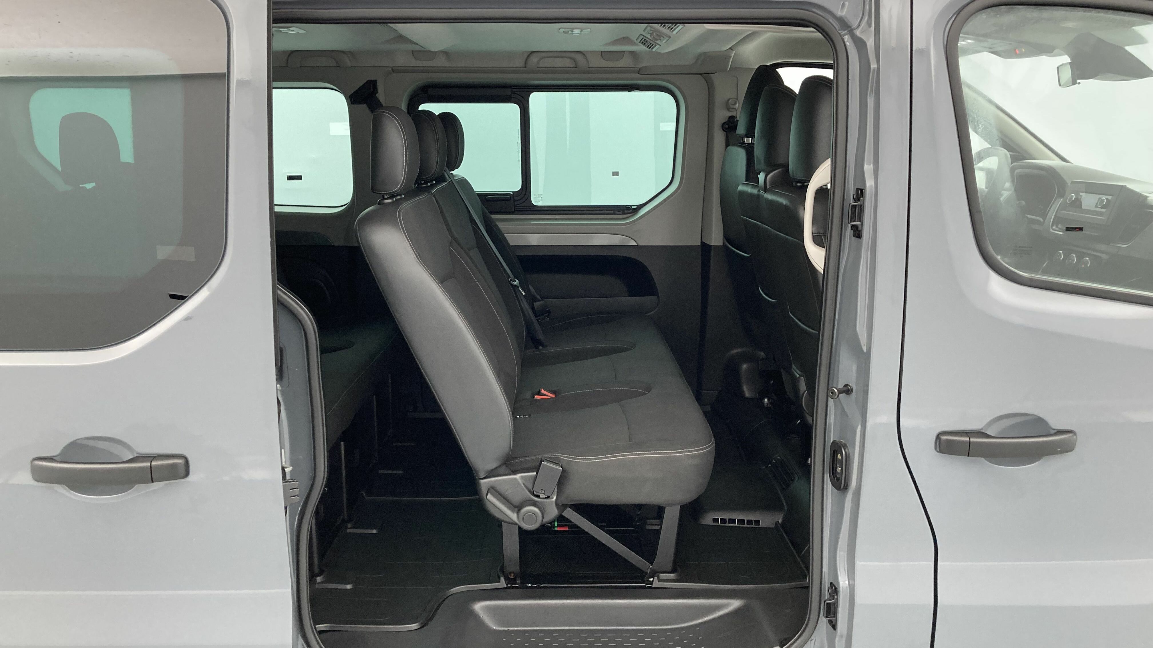 renault trafic combi zen 2.0 BLUEDCI 150 2023 stÄdtisches grau 21