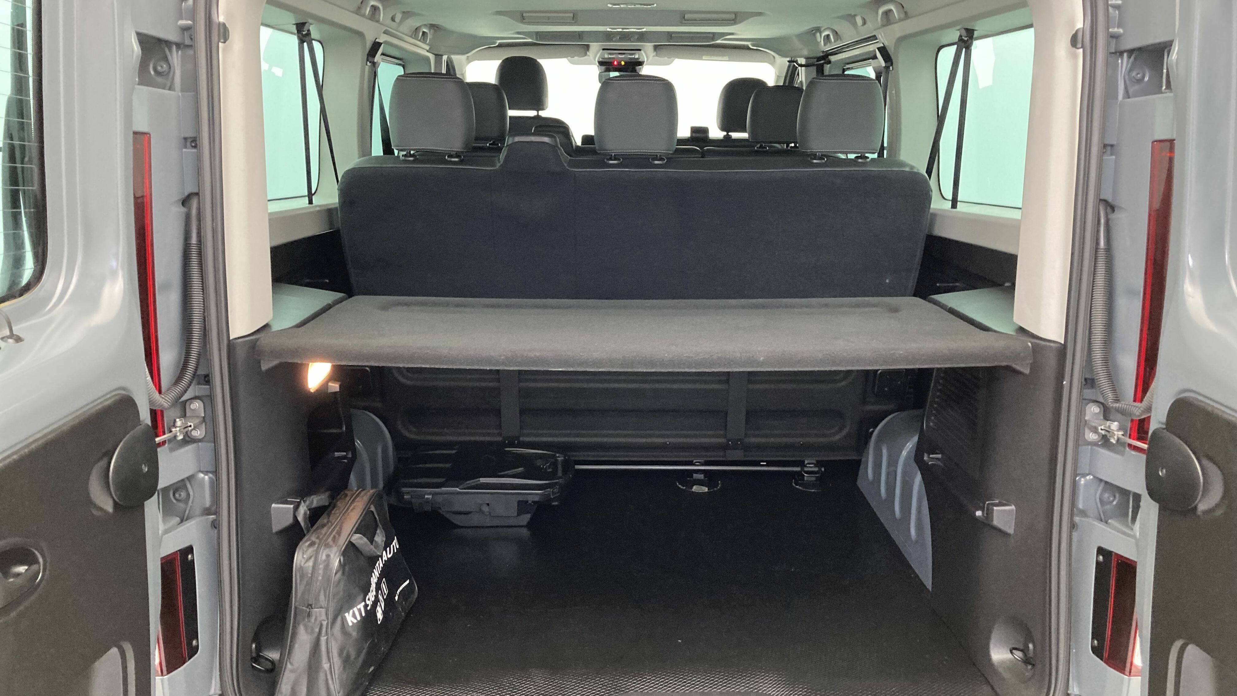 renault trafic combi zen 2.0 BLUEDCI 150 2023 stÄdtisches grau 24