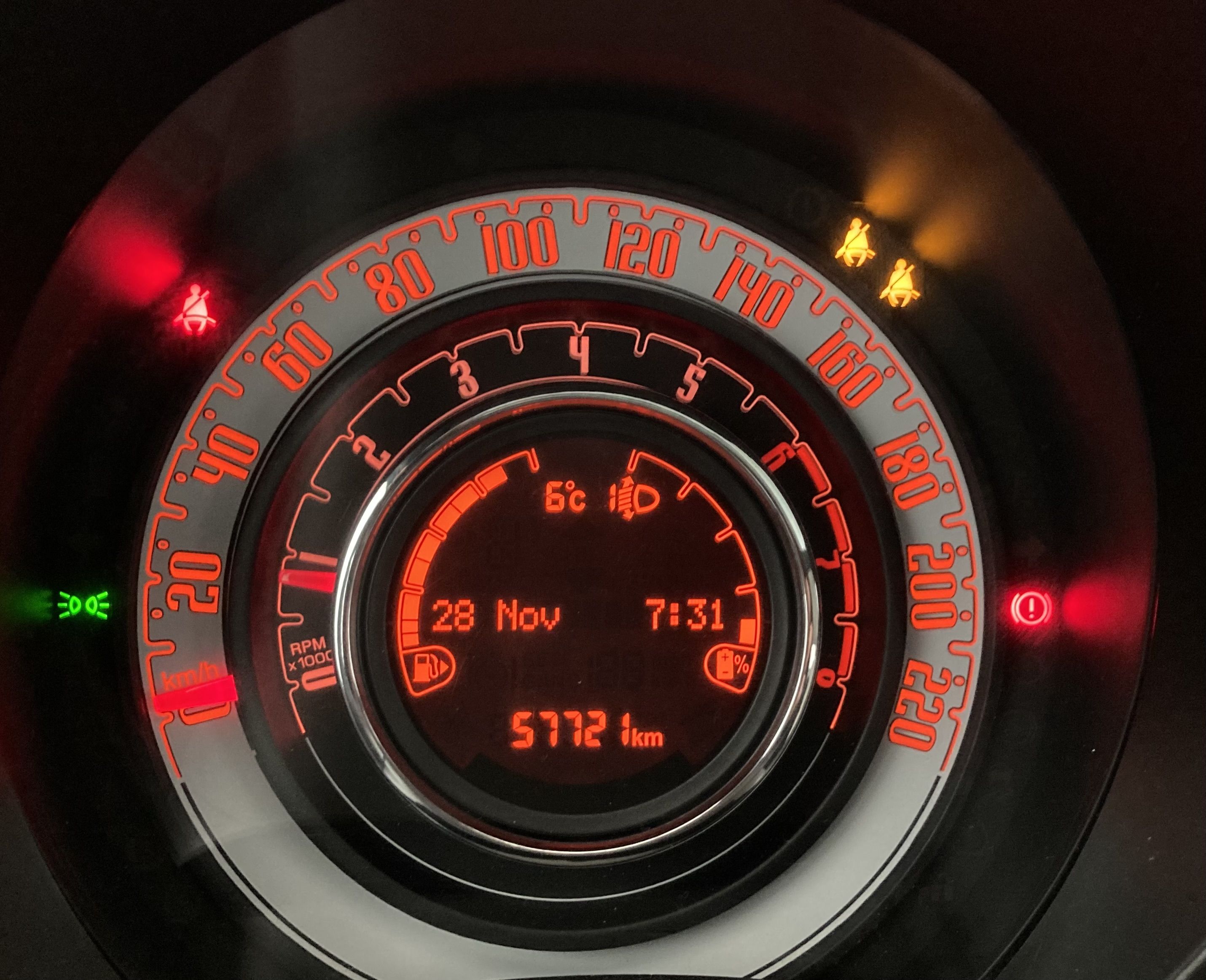 fiat 500 dolcevita 1.0 HYBRID 70 MHEV 2023 gris pompei 15