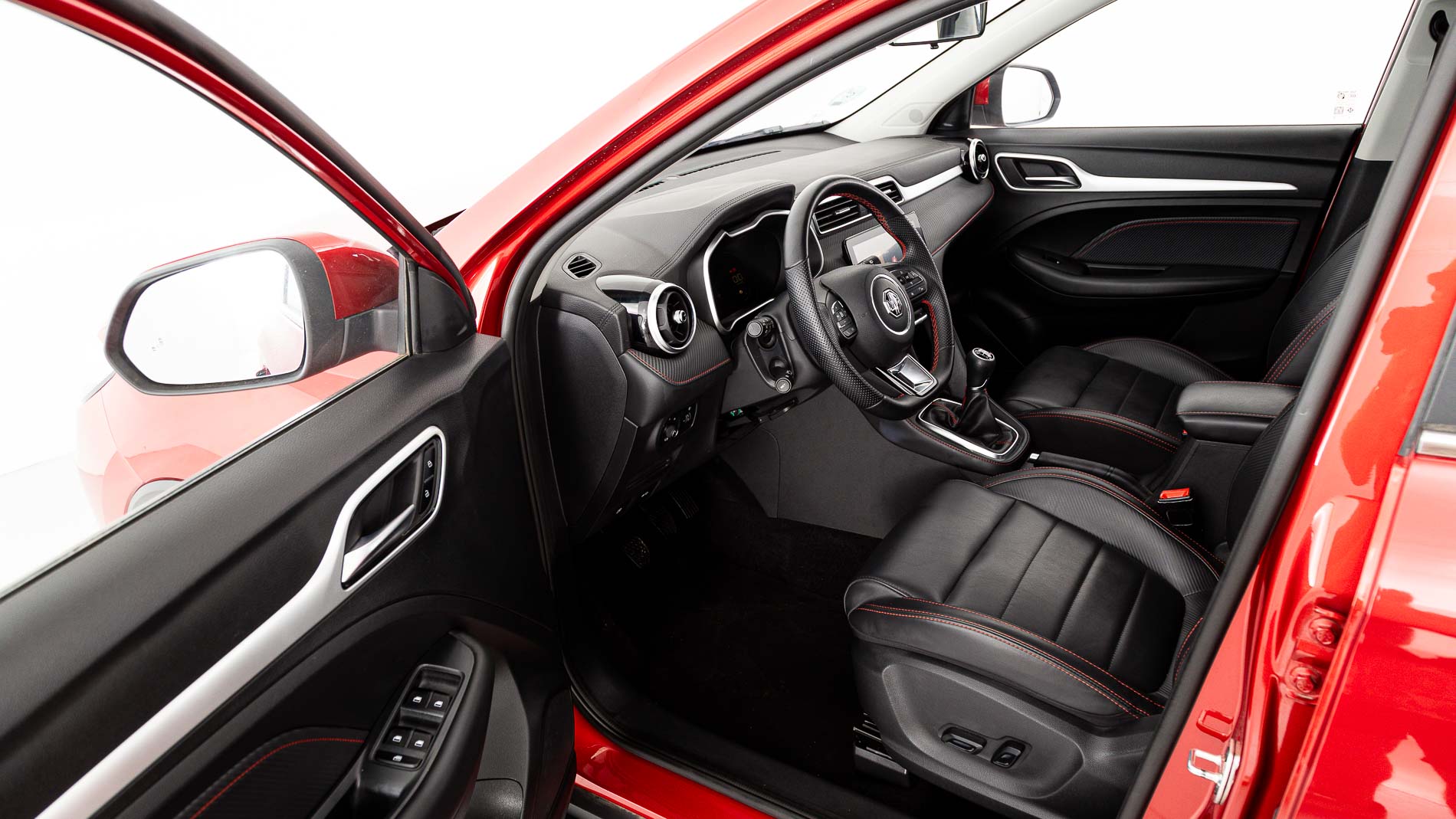 mg zs luxury 1.5 VTI-TECH 106 2024 diamond red 12