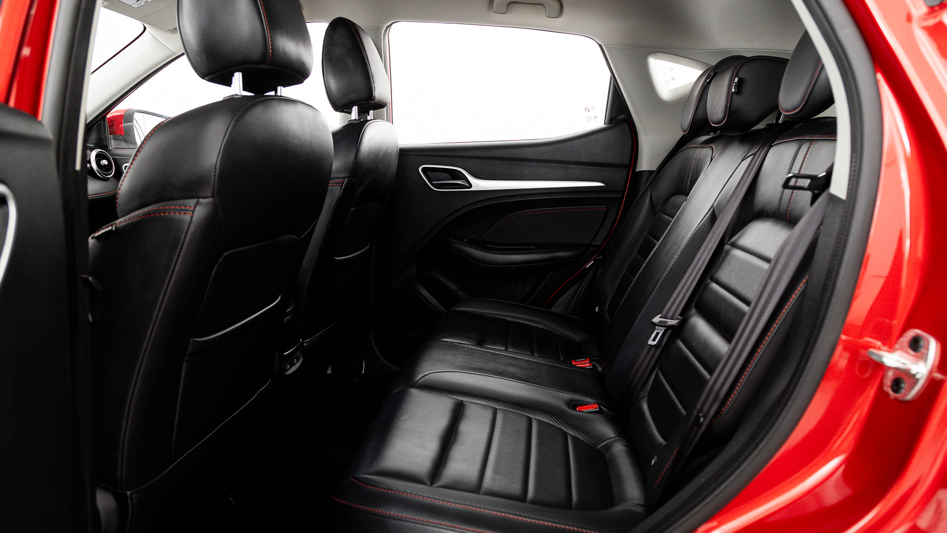 mg zs luxury 1.5 VTI-TECH 106 2024 diamond red 19