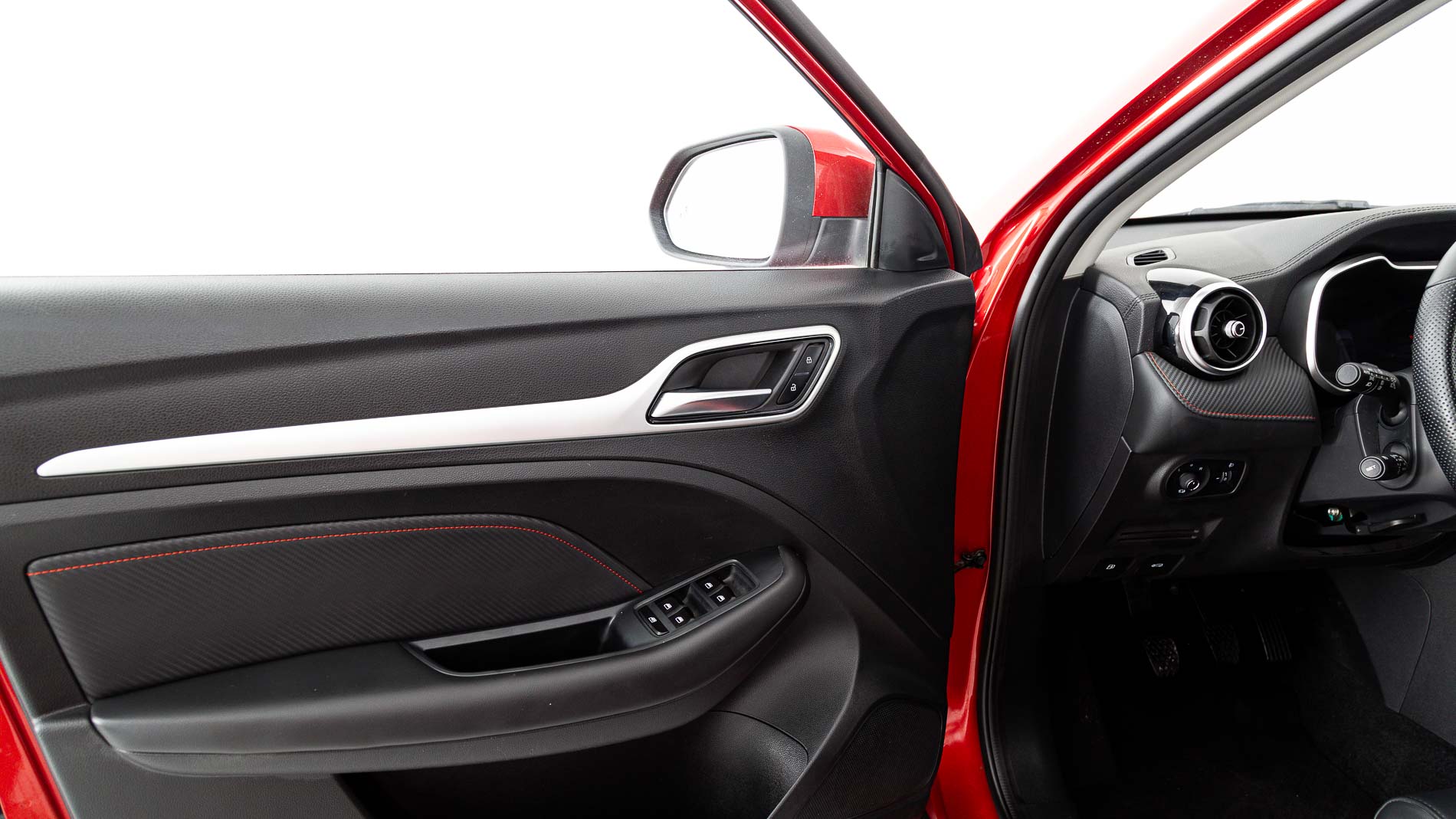 mg zs luxury 1.5 VTI-TECH 106 2024 diamond red 20