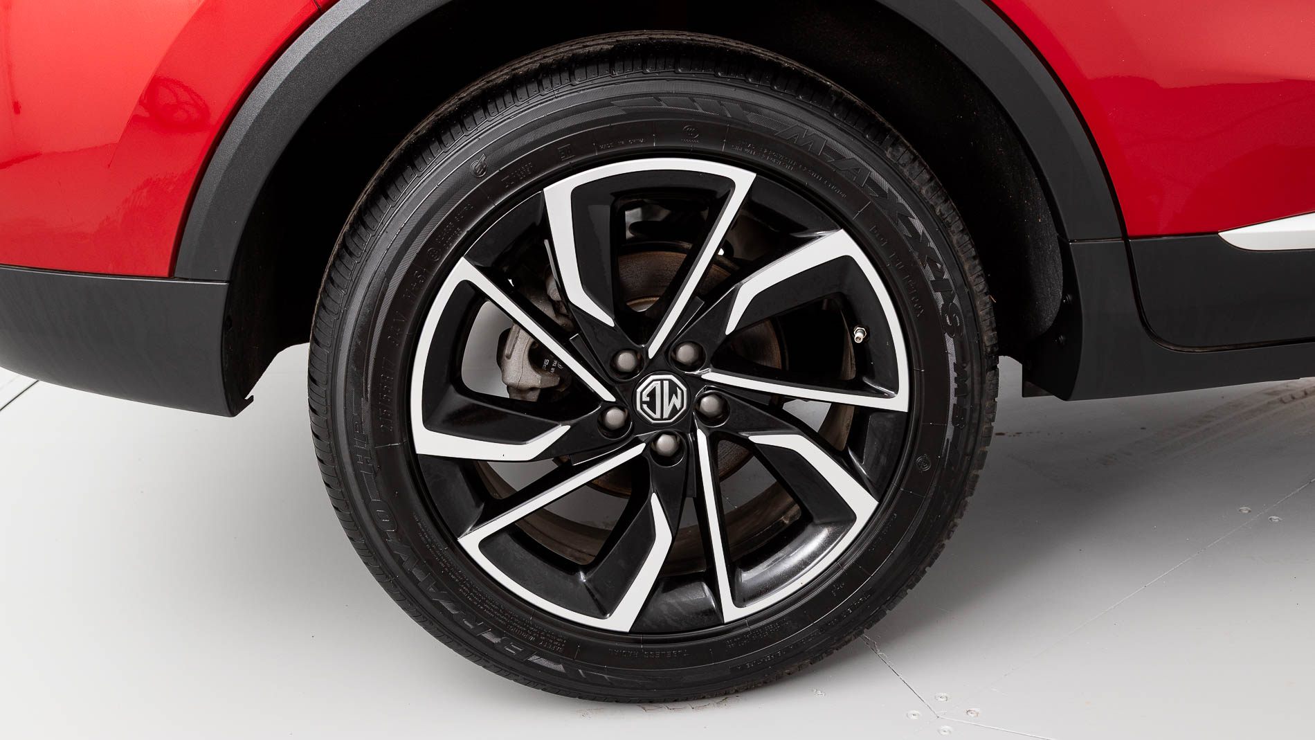 mg zs luxury 1.5 VTI-TECH 106 2024 diamond red 25