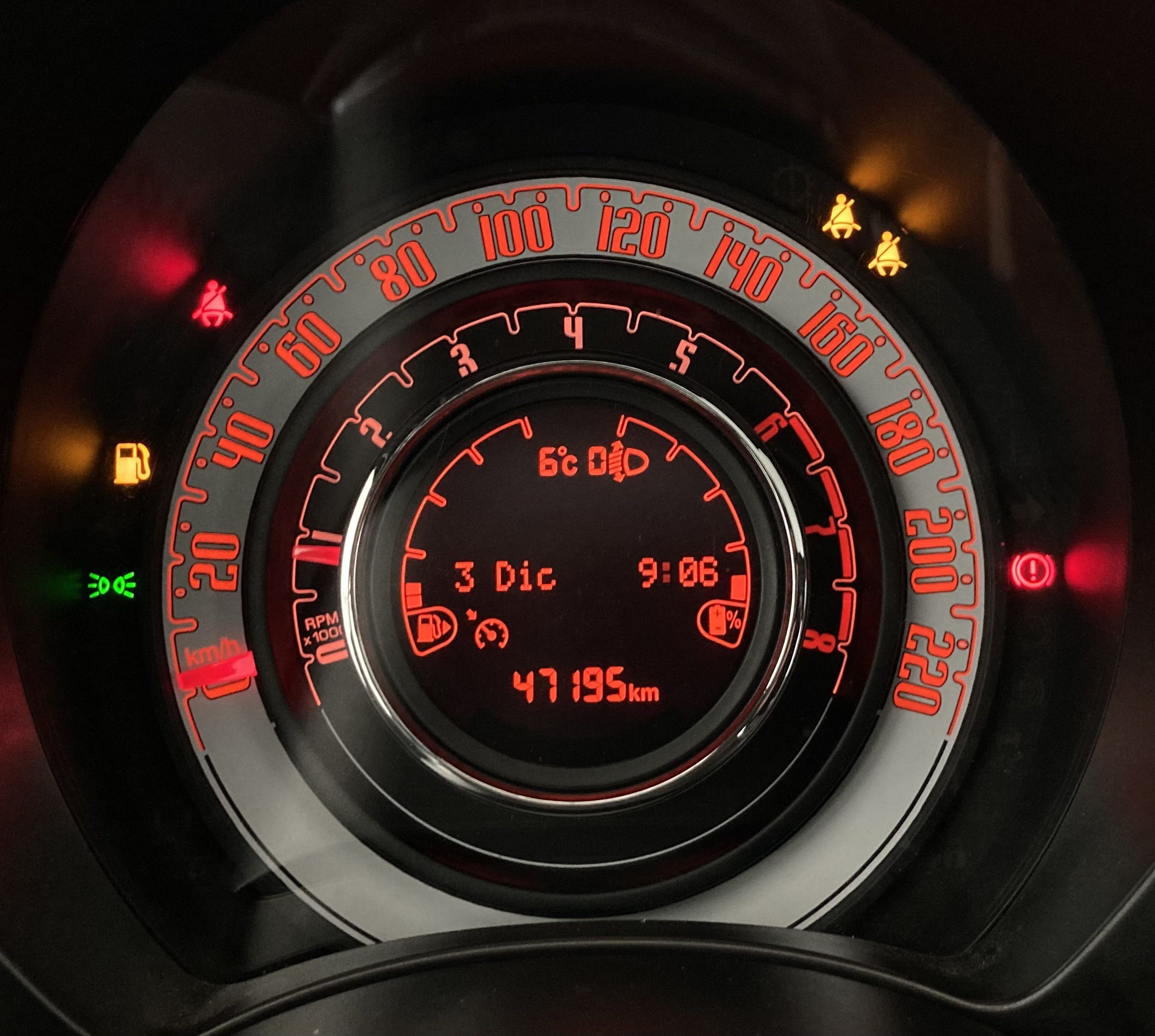 fiat 500 dolcevita 1.0 HYBRID 70 MHEV 2023 negro vesuvio 15