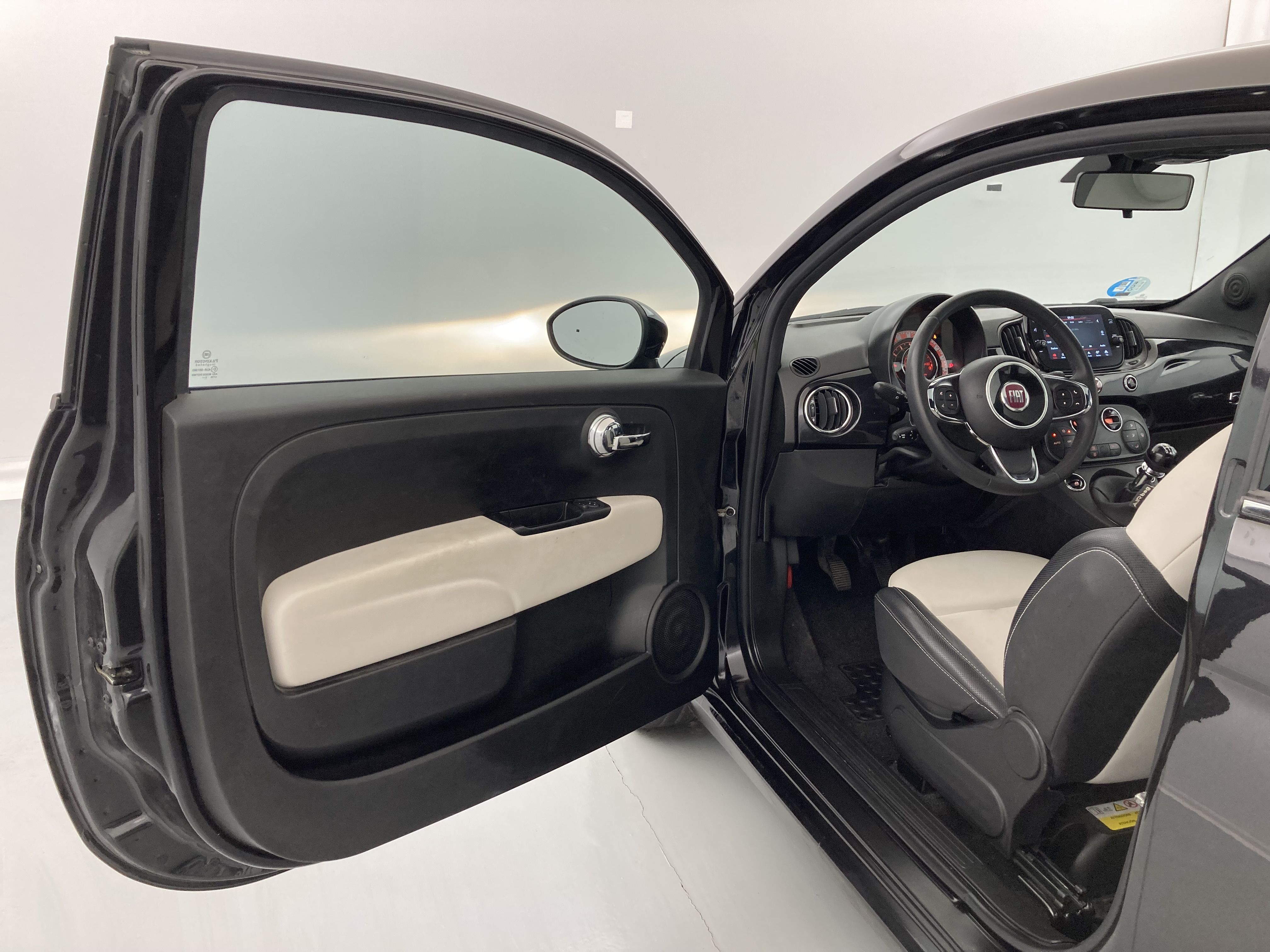 fiat 500 dolcevita 1.0 HYBRID 70 MHEV 2023 negro vesuvio 21