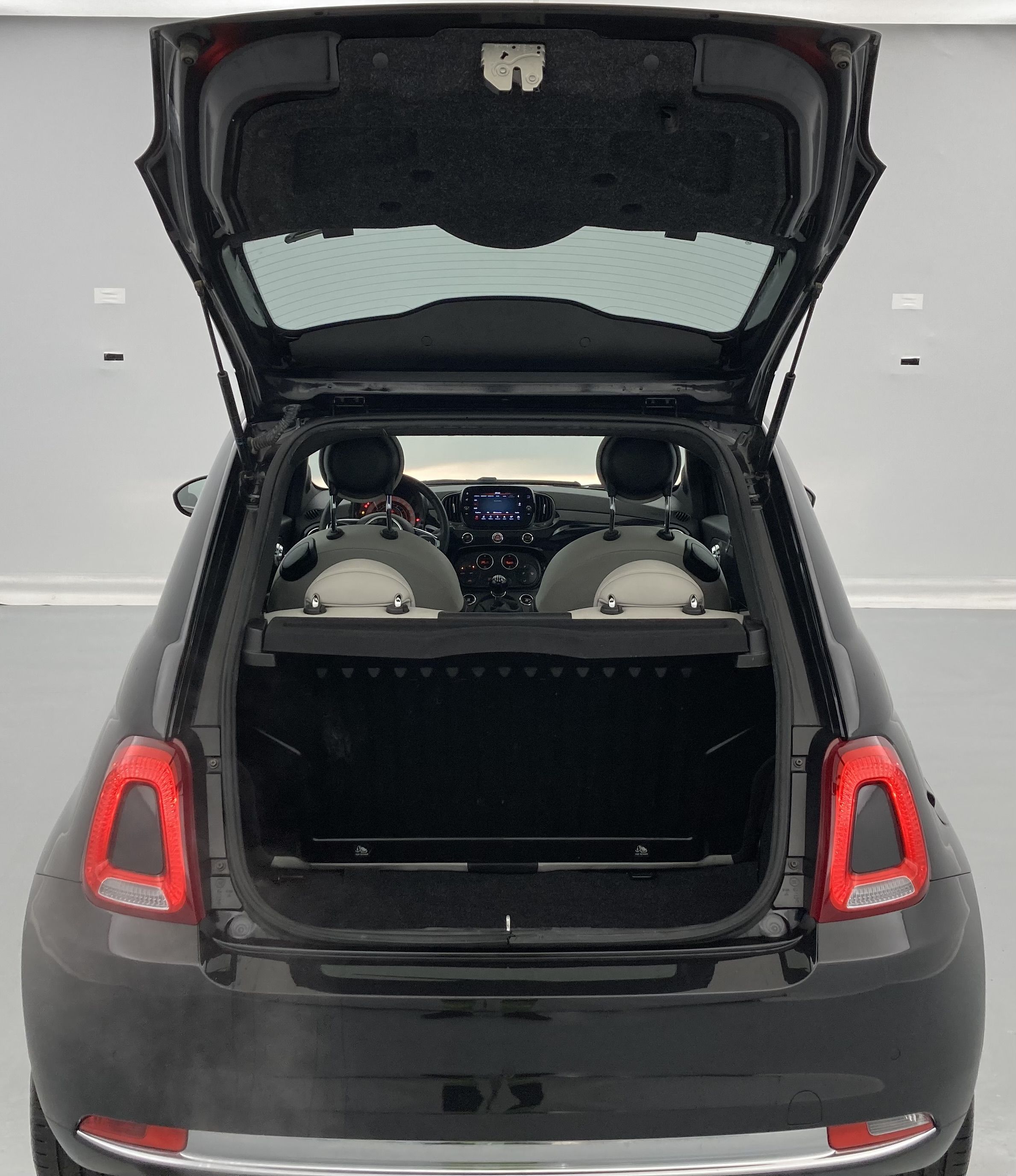 fiat 500 dolcevita 1.0 HYBRID 70 MHEV 2023 negro vesuvio 24