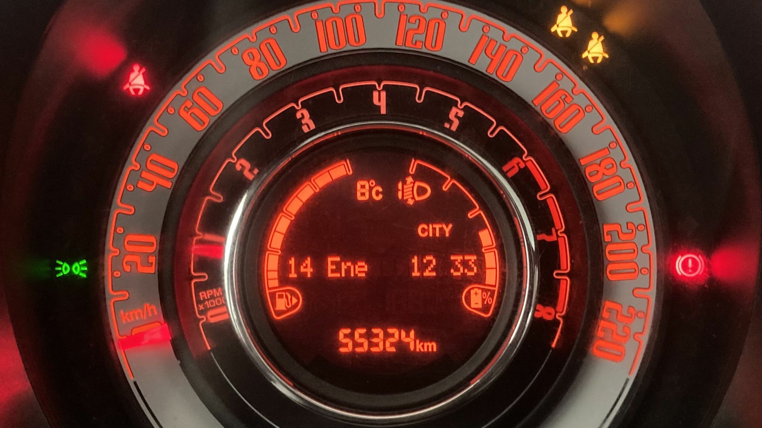 fiat 500 dolcevita 1.0 HYBRID 70 MHEV 2023 rojo passione 12