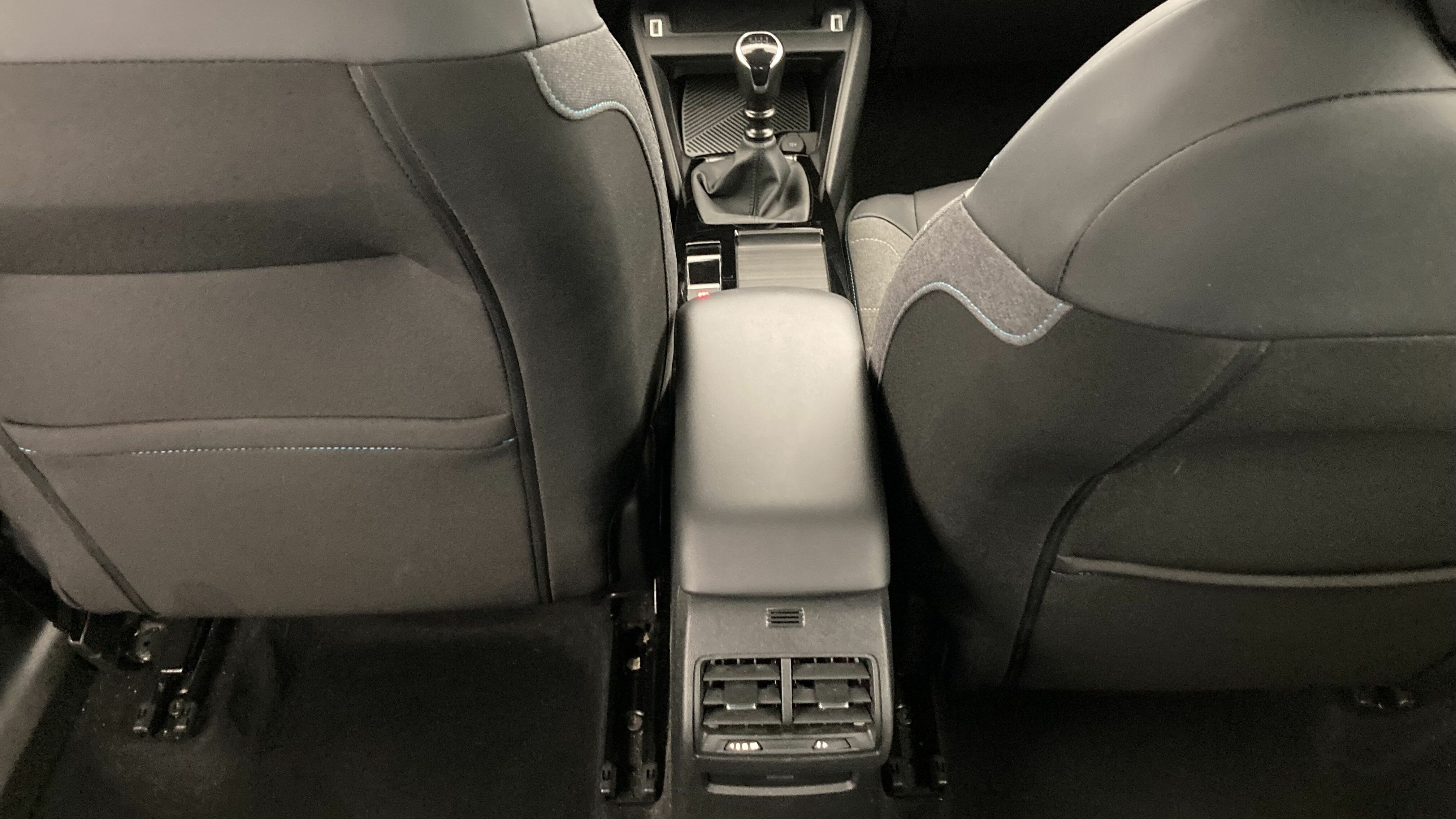 citroen c4 feel pack 1.2 PURETECH 130 2023 gris acero 21