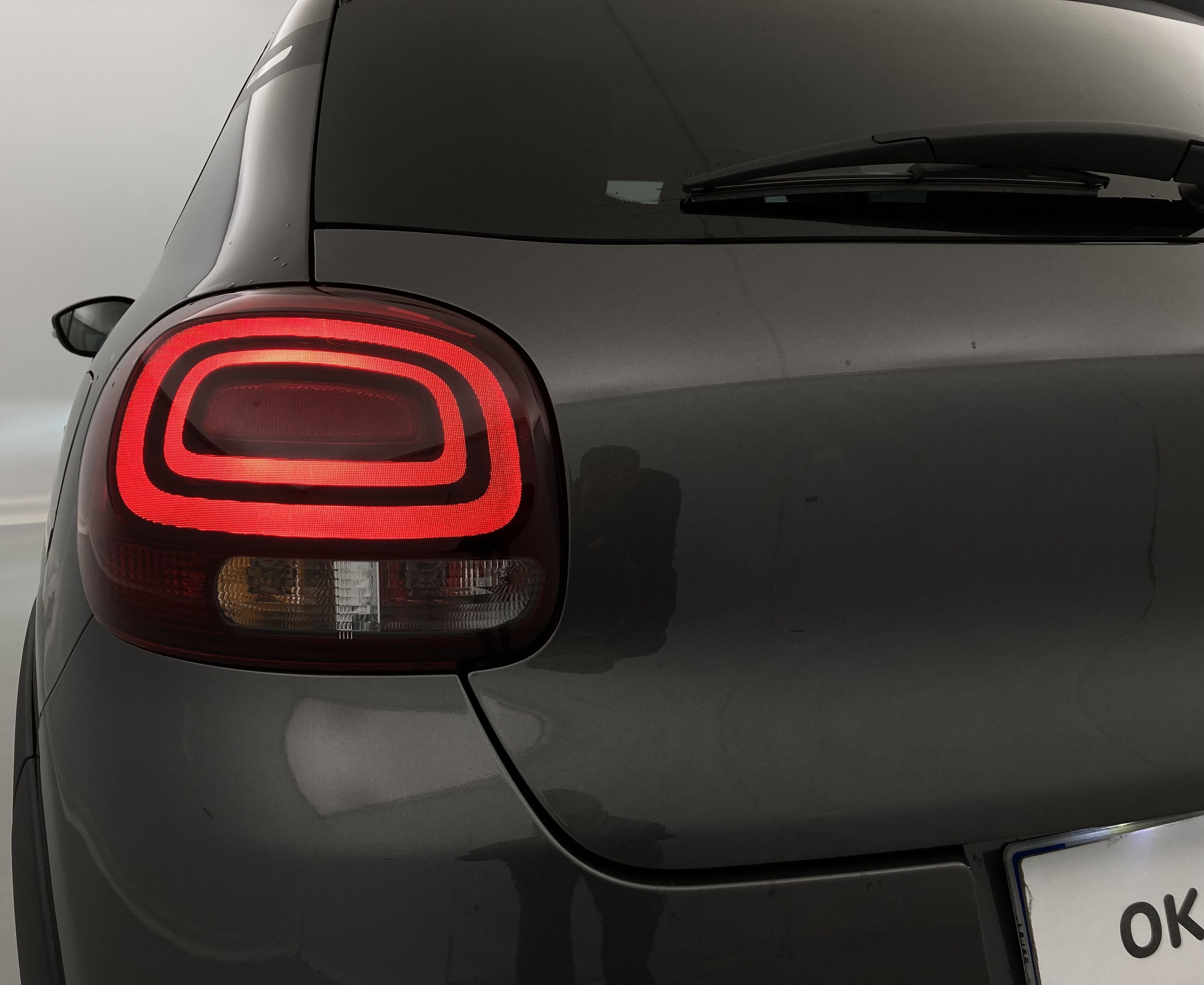 citroen c3 origin max 1.2 PURETECH 83 2024 gris platino / negro 15