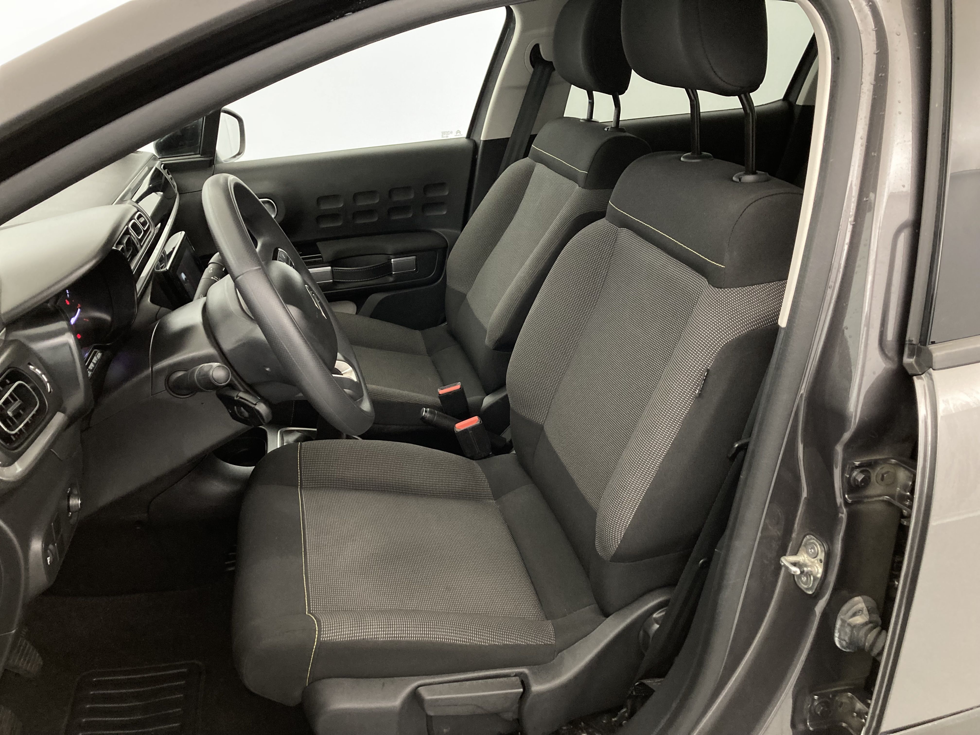 citroen c3 origin max 1.2 PURETECH 83 2024 gris platino / negro 17