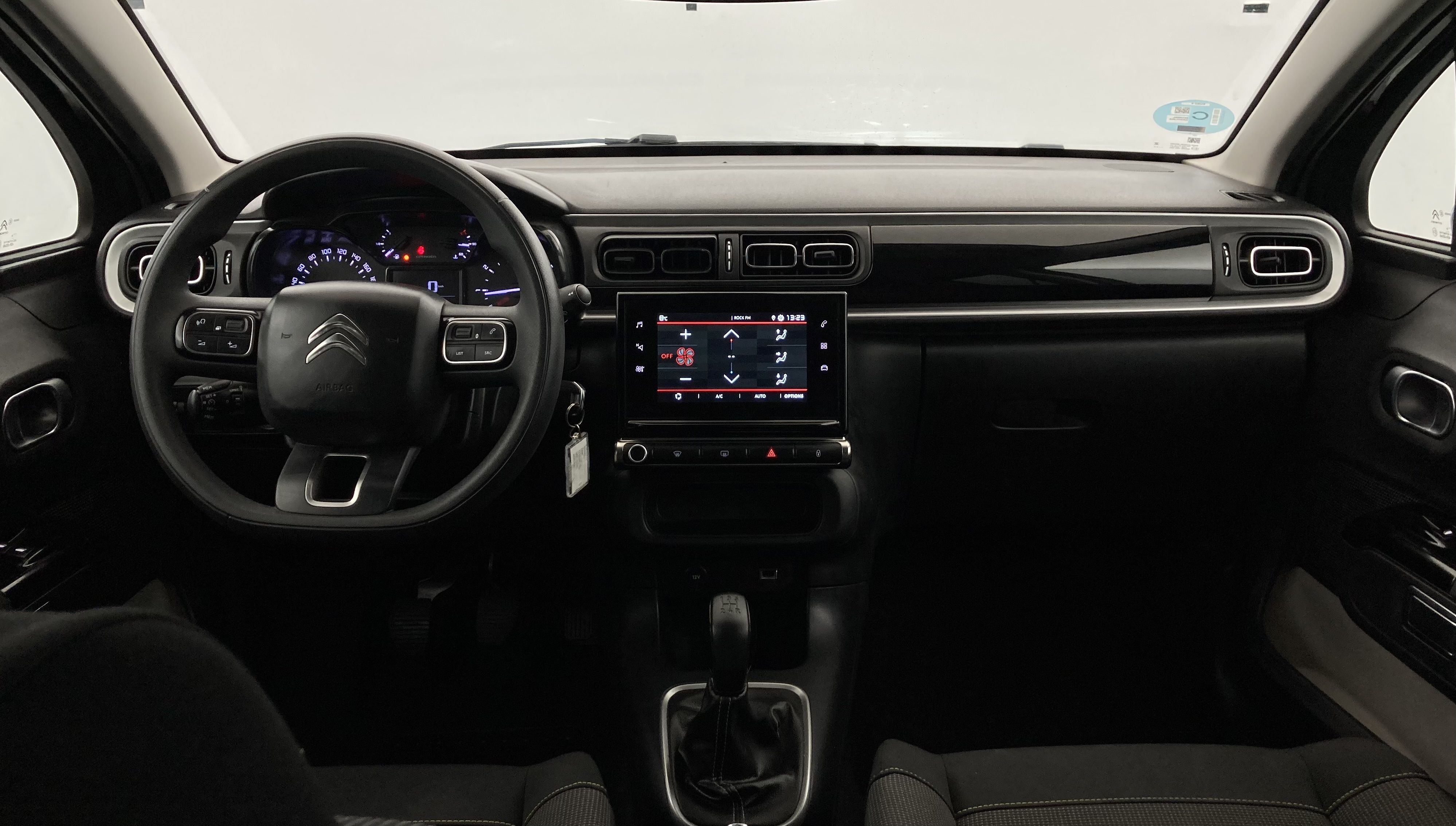 citroen c3 origin max 1.2 PURETECH 83 2024 gris platino / negro 28