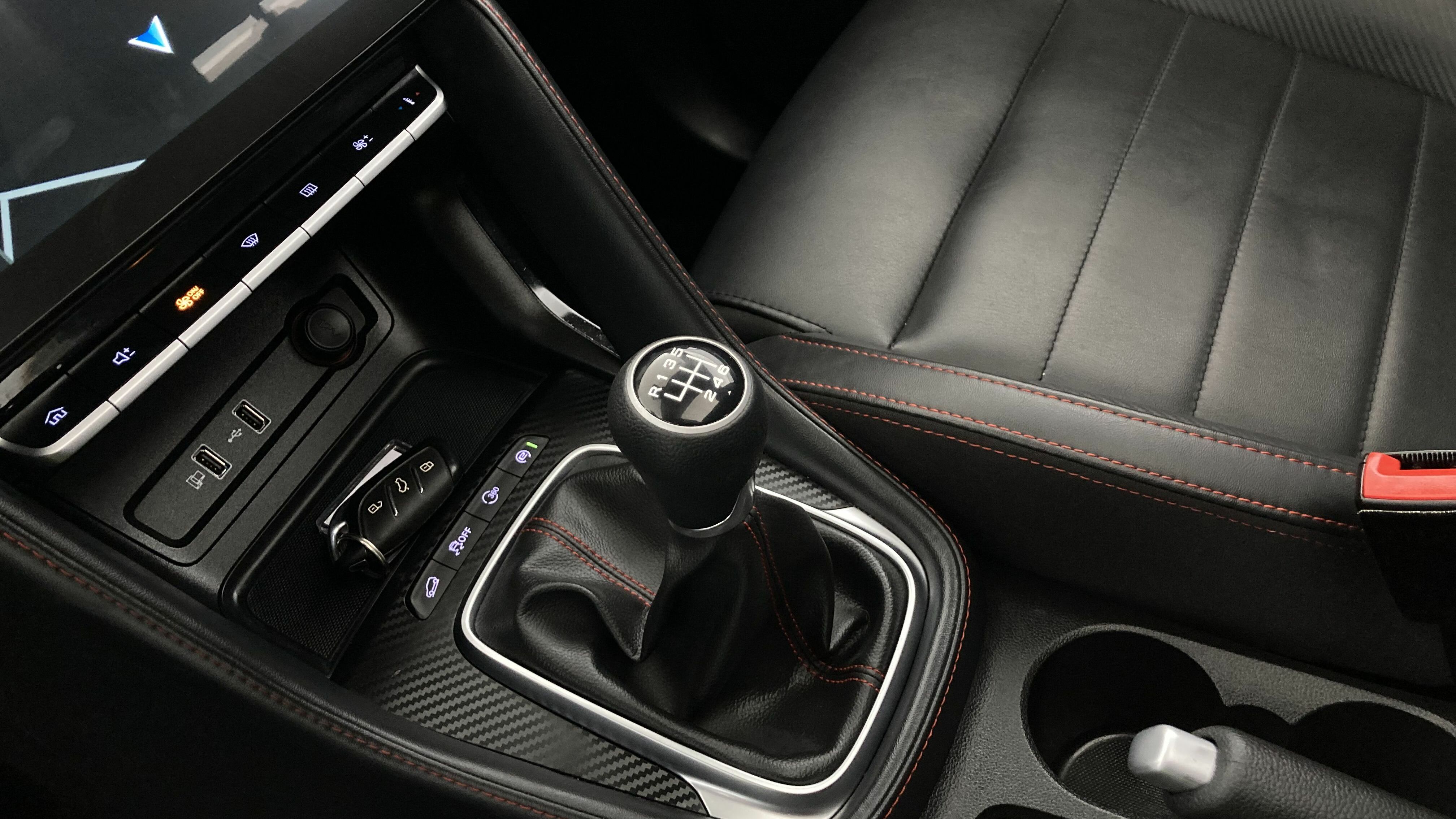 mg zs luxury 1.0 T-GDI 111 2023 pebble black 21