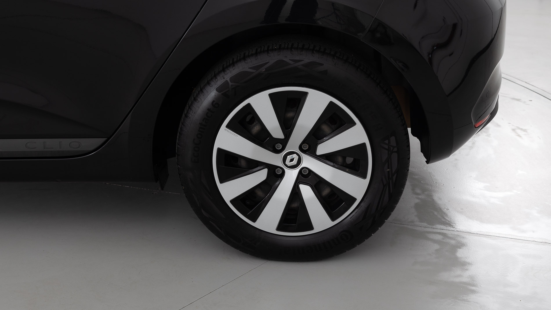 renault clio equilibre 1.0 TCE 91 2023 negro brillante 4