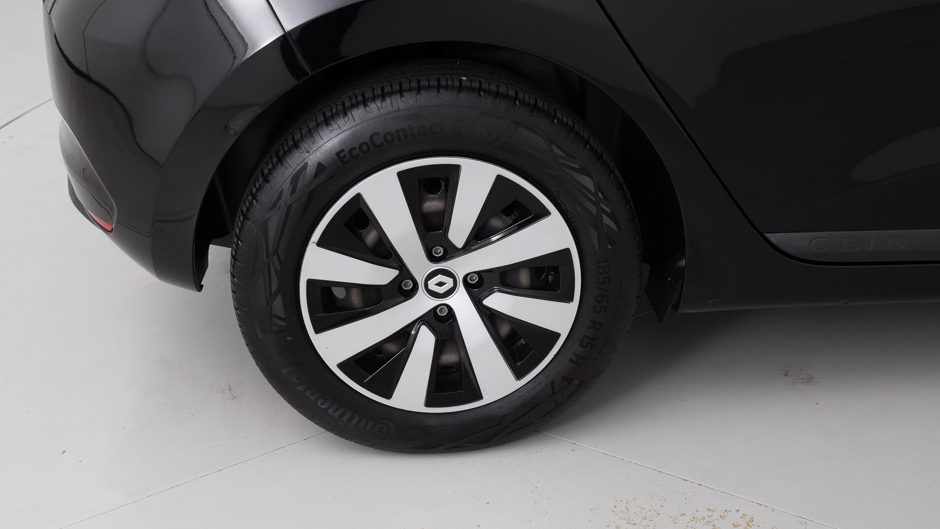 renault clio equilibre 1.0 TCE 91 2023 negro brillante 5