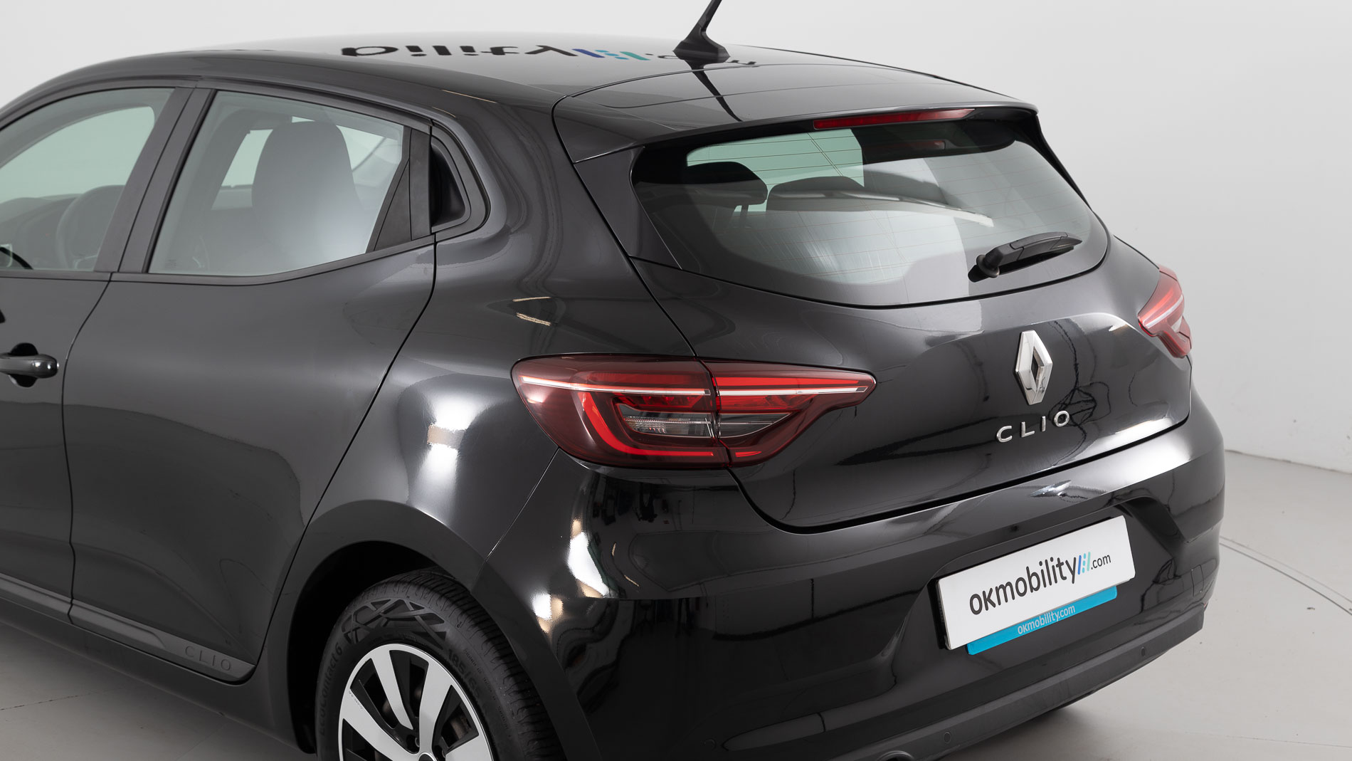renault clio equilibre 1.0 TCE 91 2023 negro brillante 16