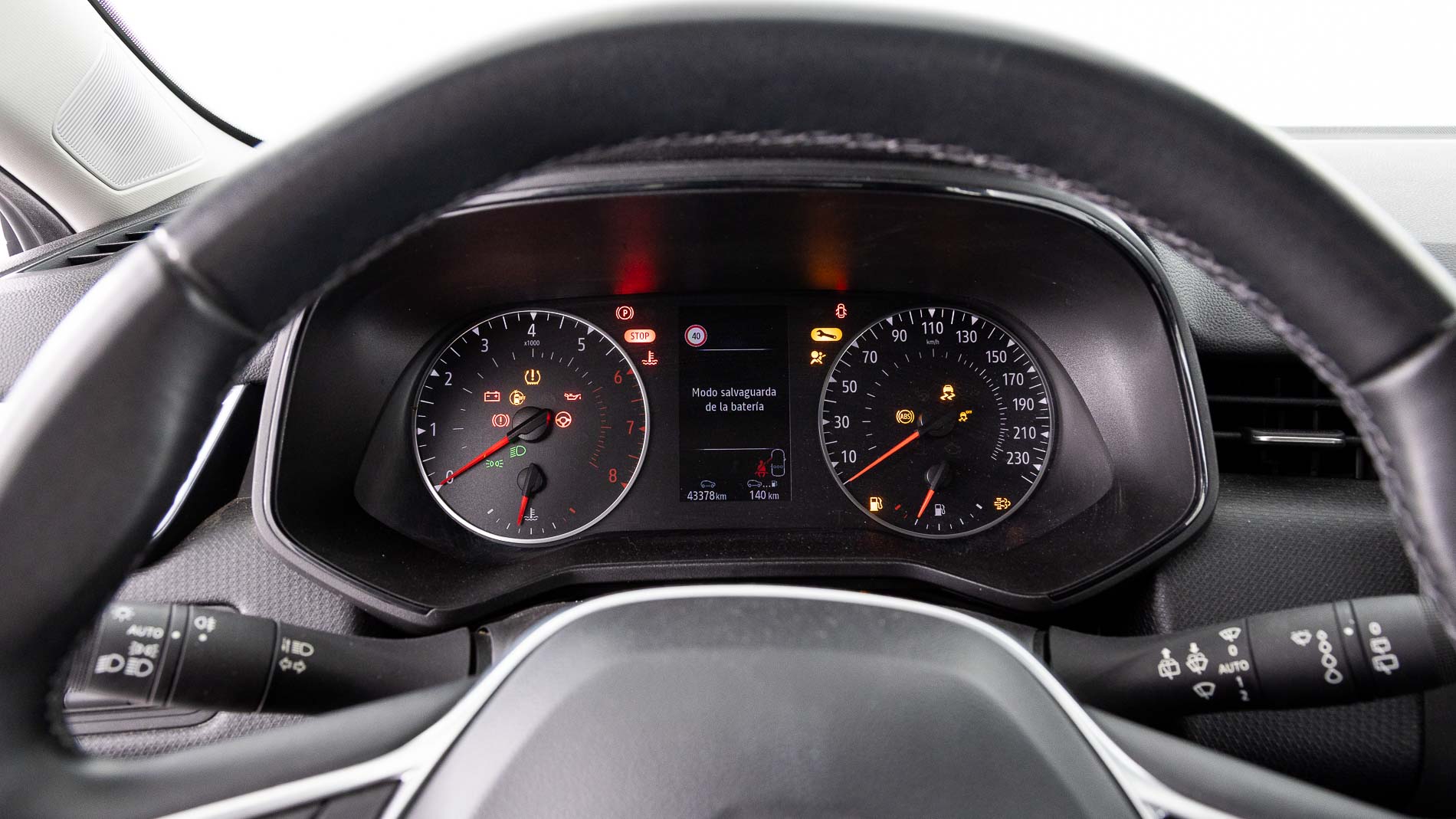 renault clio equilibre 1.0 TCE 91 2023 negro brillante 19