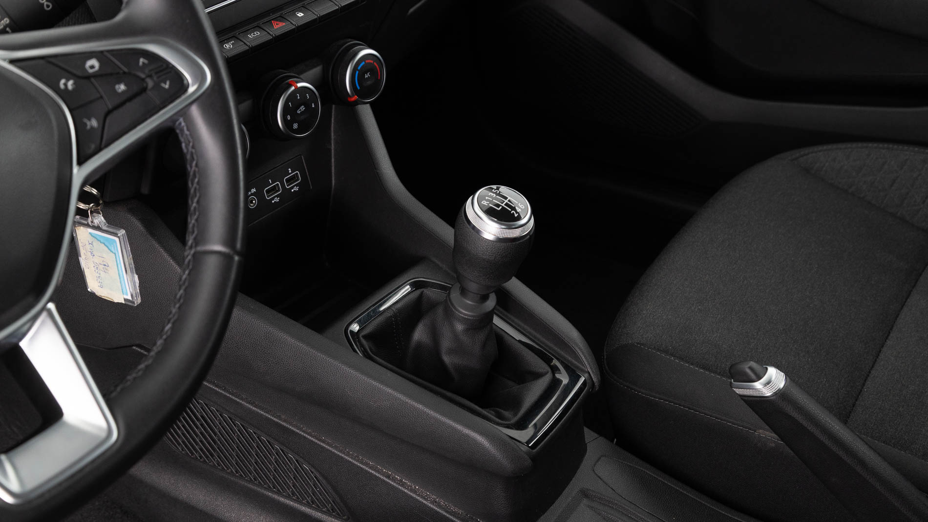 renault clio equilibre 1.0 TCE 91 2023 negro brillante 22