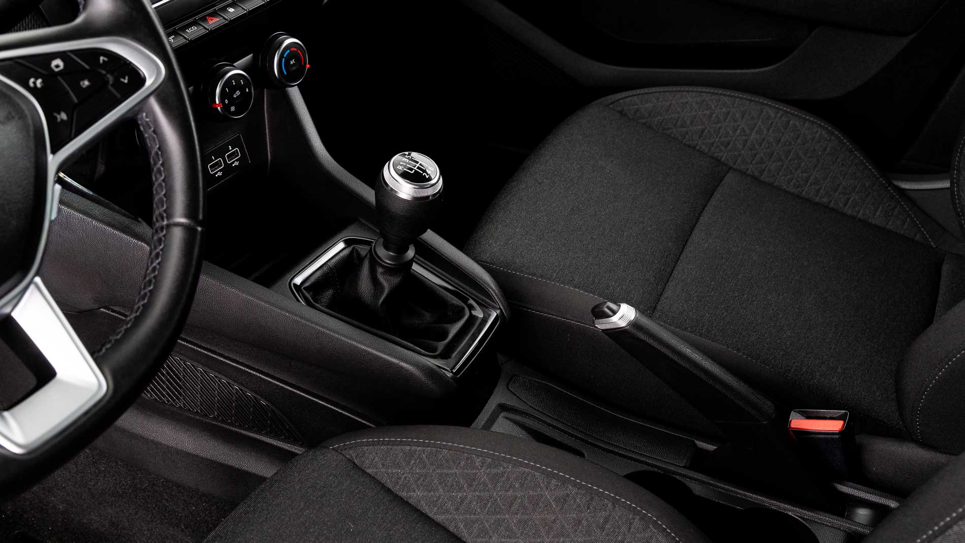 renault clio equilibre 1.0 TCE 90 2023 negro brillante 7