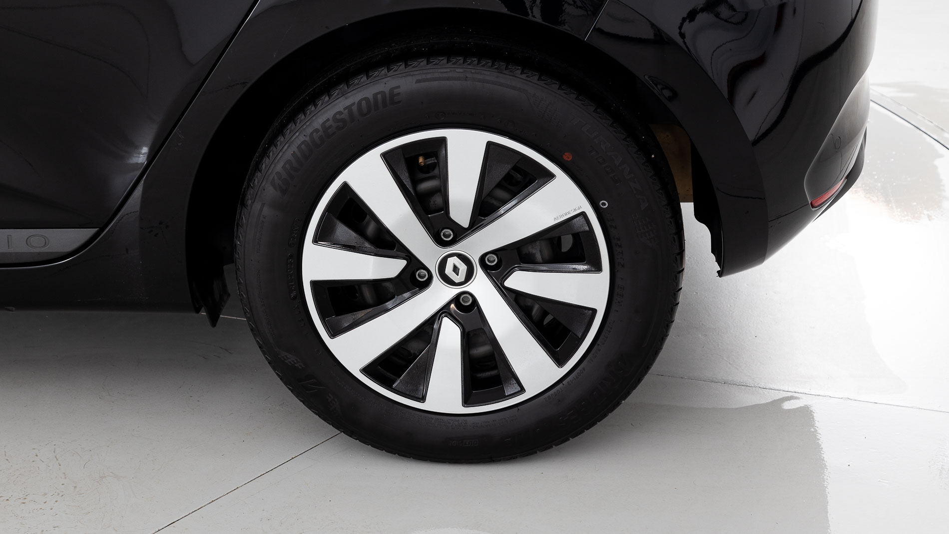 renault clio equilibre 1.0 TCE 90 2023 negro brillante 14